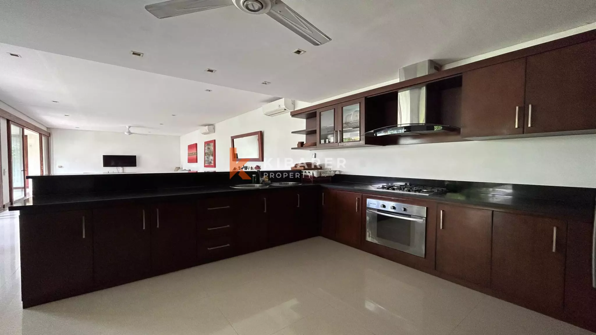 Elegant Three-Bedroom Balinese Villa with Pool in Berawa — image 9