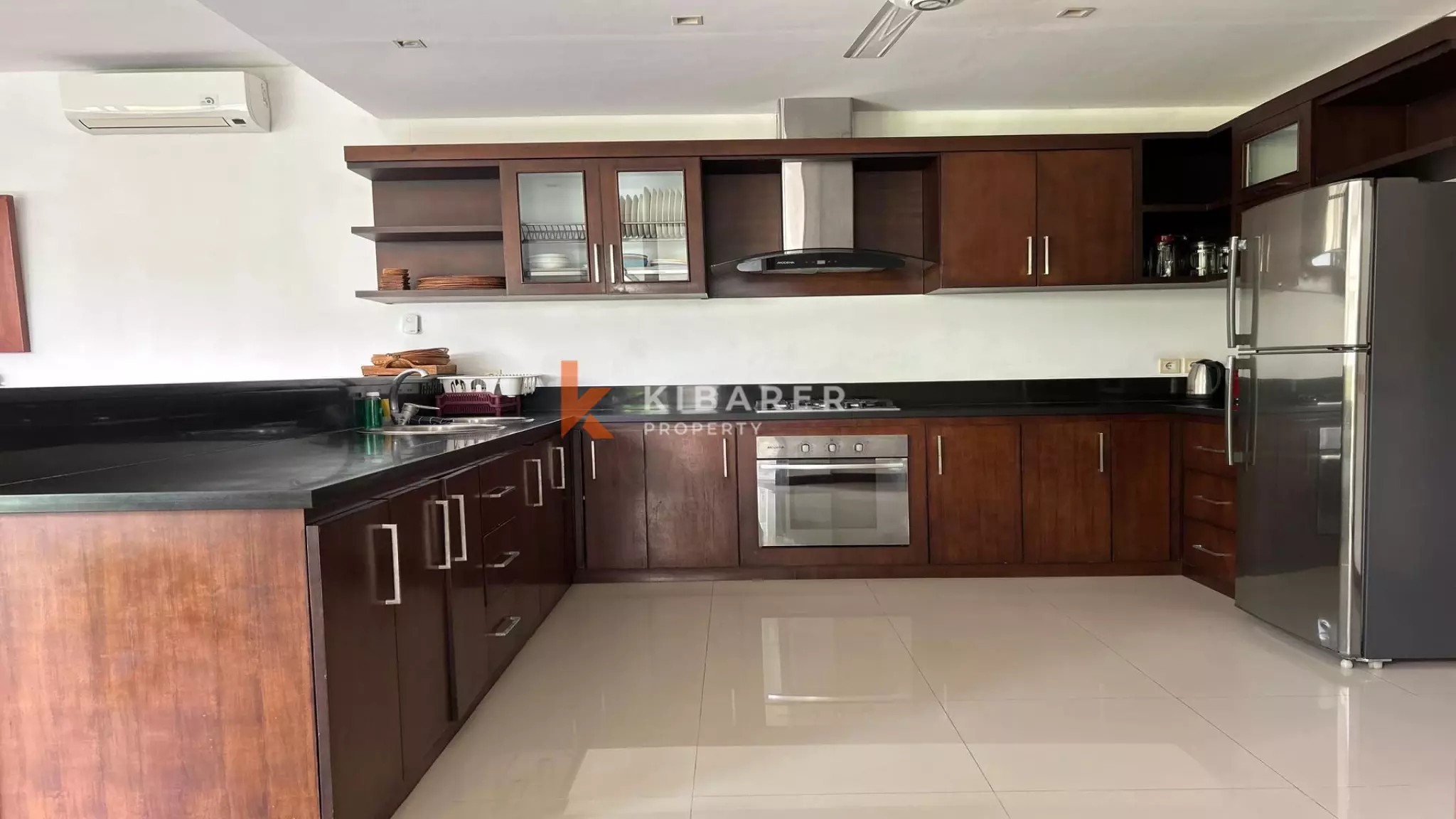 Elegant Three-Bedroom Balinese Villa with Pool in Berawa — image 10