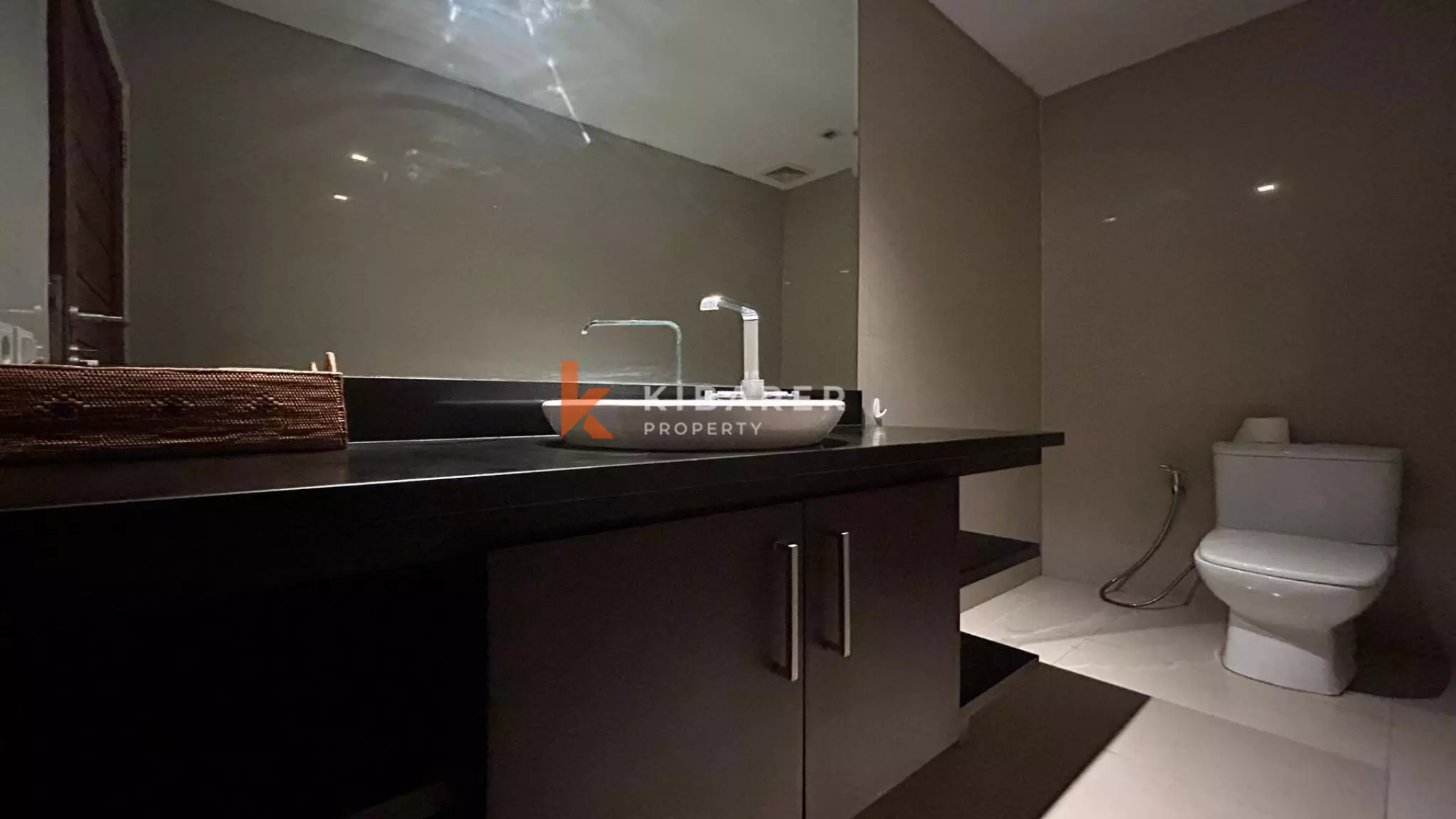 Elegant Three-Bedroom Balinese Villa with Pool in Berawa — image 11