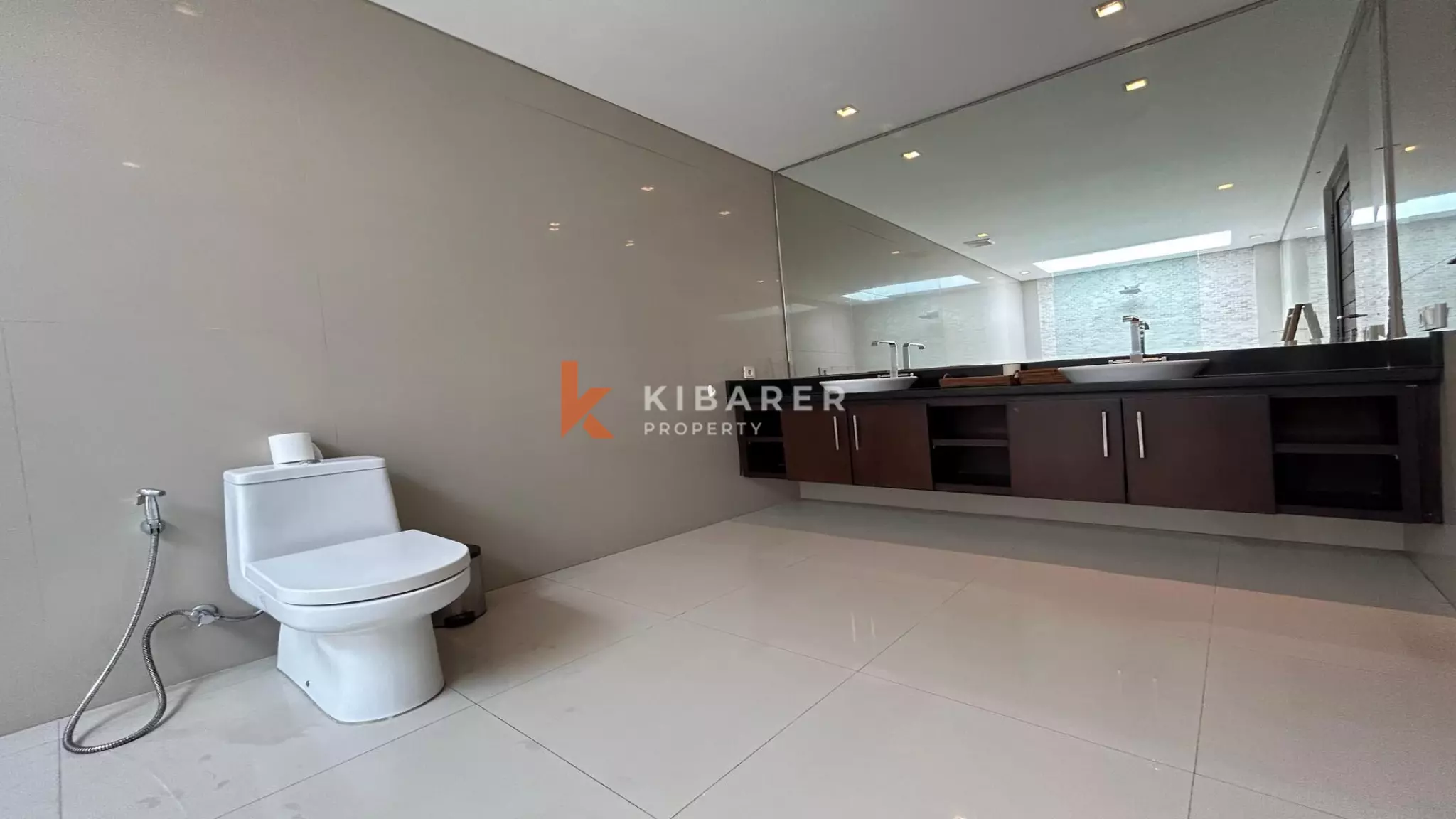 Elegant Three-Bedroom Balinese Villa with Pool in Berawa — image 14
