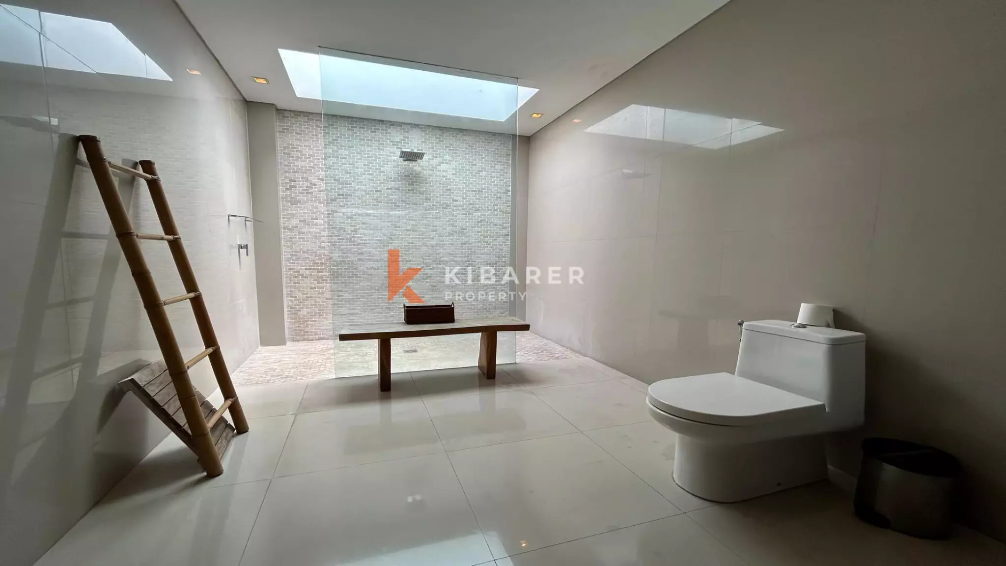 Elegant Three-Bedroom Balinese Villa with Pool in Berawa — image 16