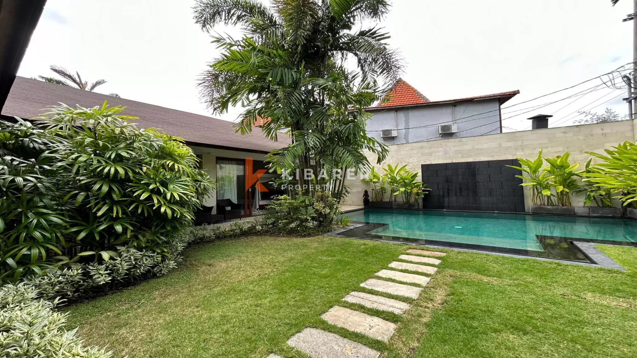 Elegant Three-Bedroom Balinese Villa with Pool in Berawa — image 3