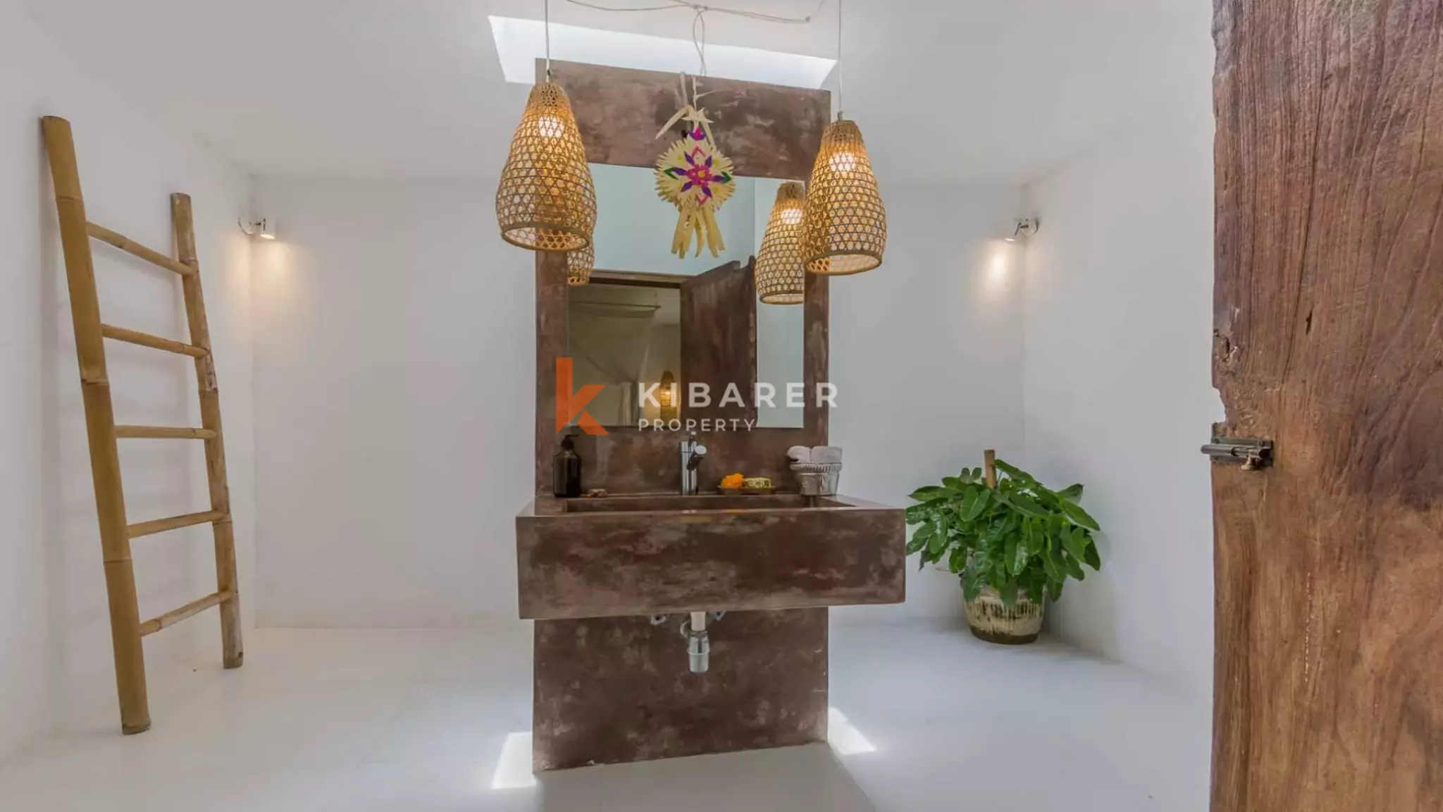 Beautiful Four Bedrooms Classy Joglo Style Villa In Umalas — image 15