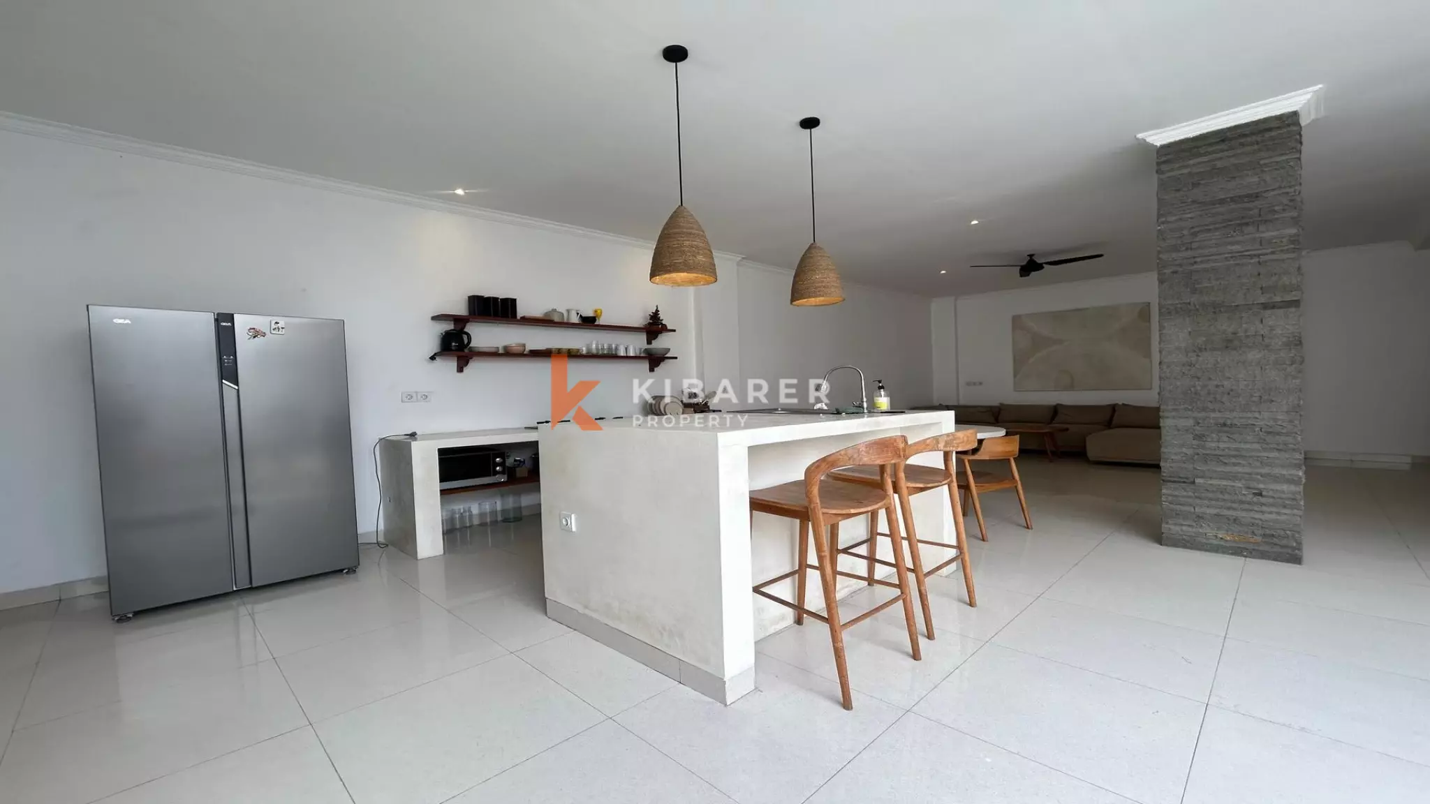 Tropical Elegance: Three-Bedroom Villa with Pool and Rooftop in Canggu — image 5