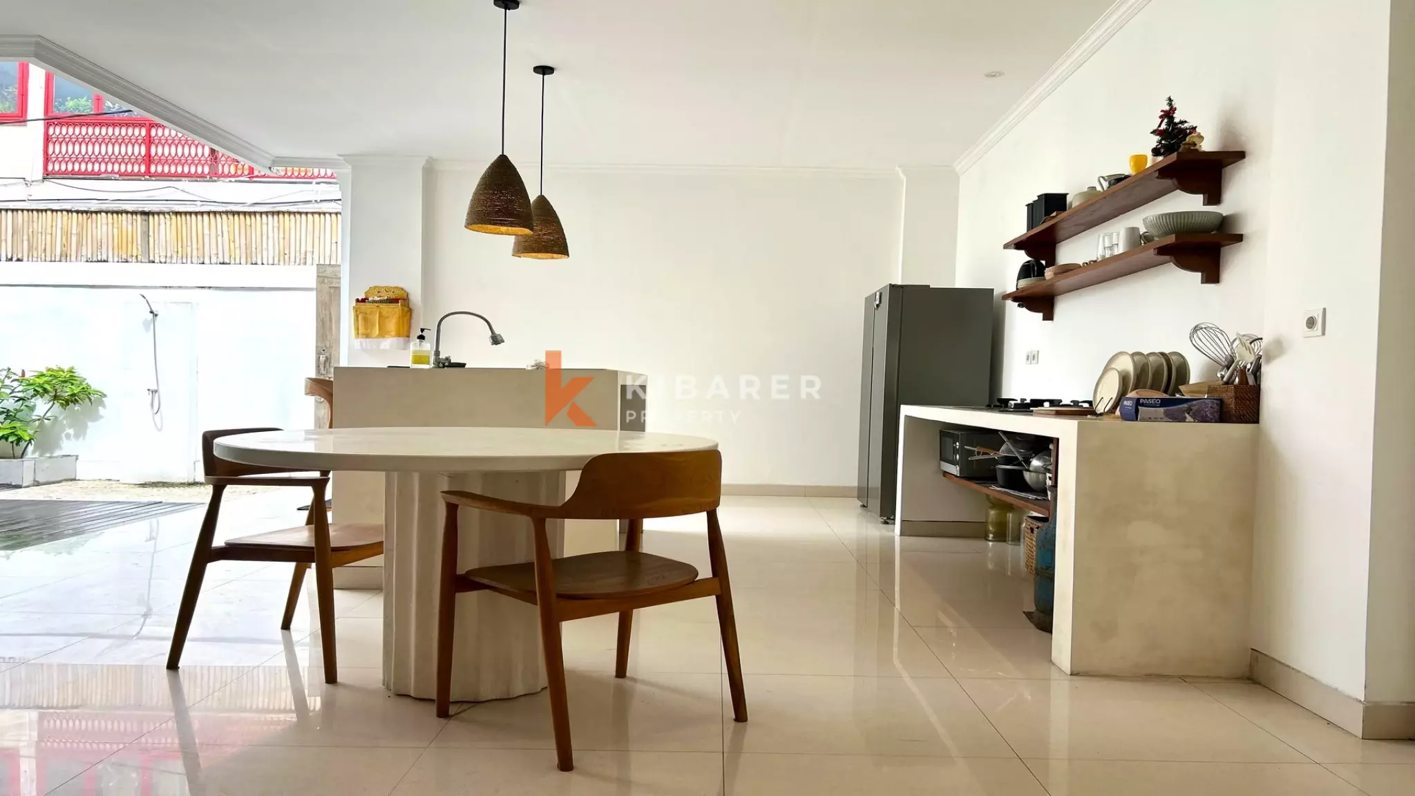 Tropical Elegance: Three-Bedroom Villa with Pool and Rooftop in Canggu — image 4