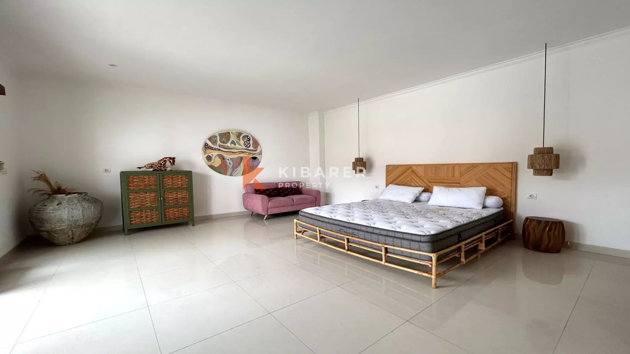 Tropical Elegance: Three-Bedroom Villa with Pool and Rooftop in Canggu — image 8