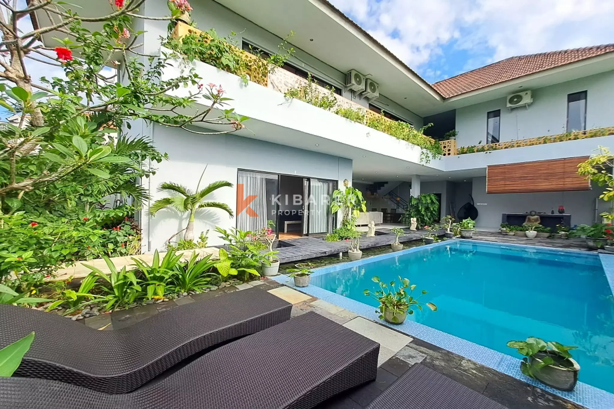 Ricefields Haven Seven-Bedrooms Villa Close to Berawa Beach