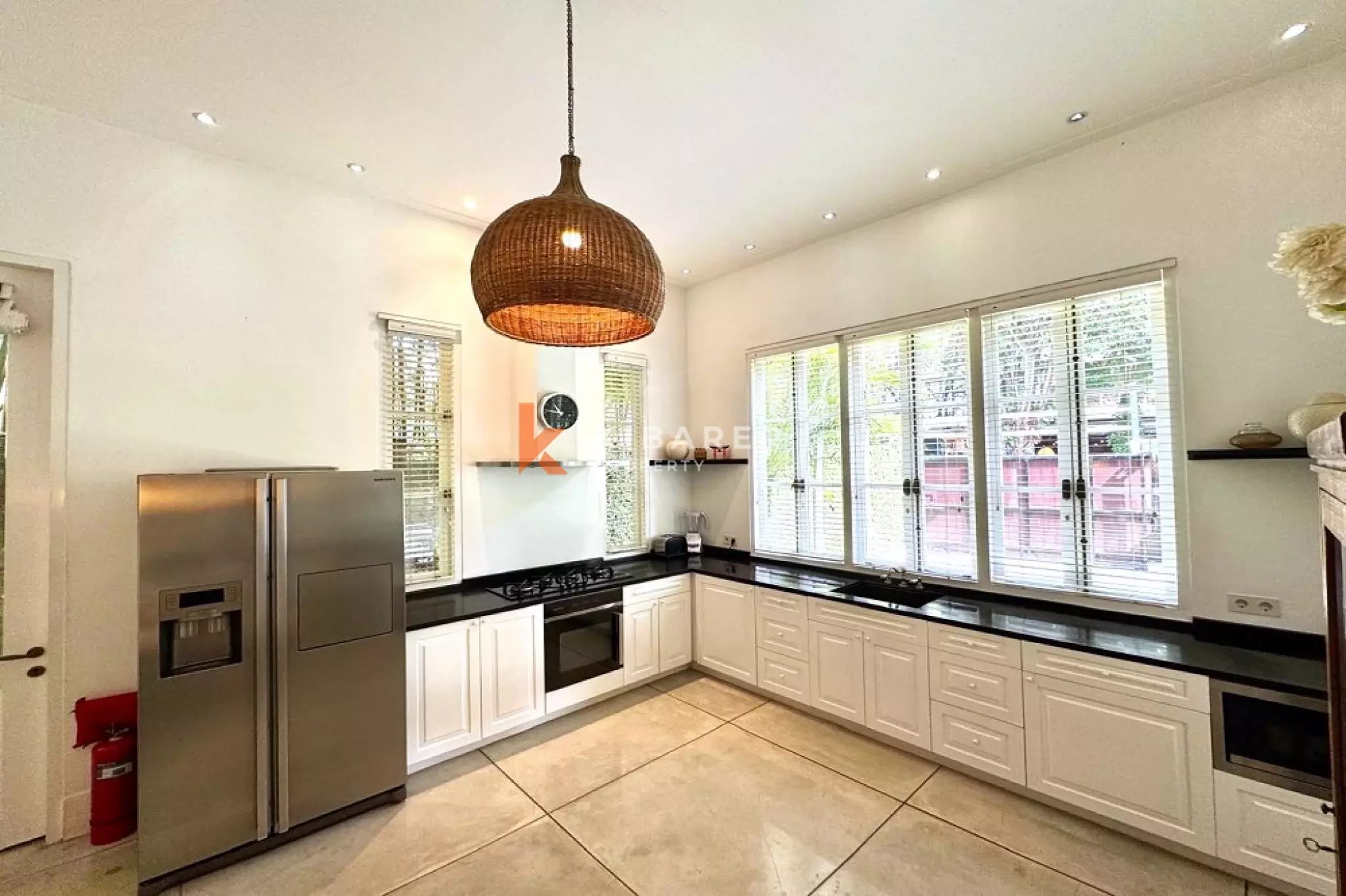 Elegance Homey Three-Bedrooms Villa Nearby the Beach in Canggu — image 11