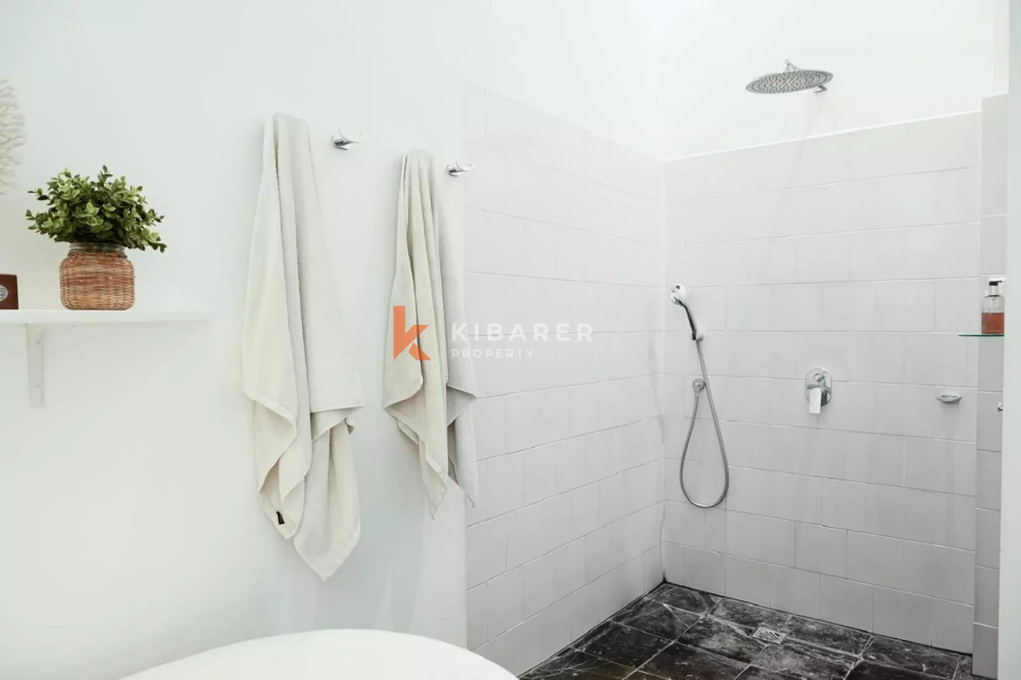 Elegance Homey Three-Bedrooms Villa Nearby the Beach in Canggu — image 18
