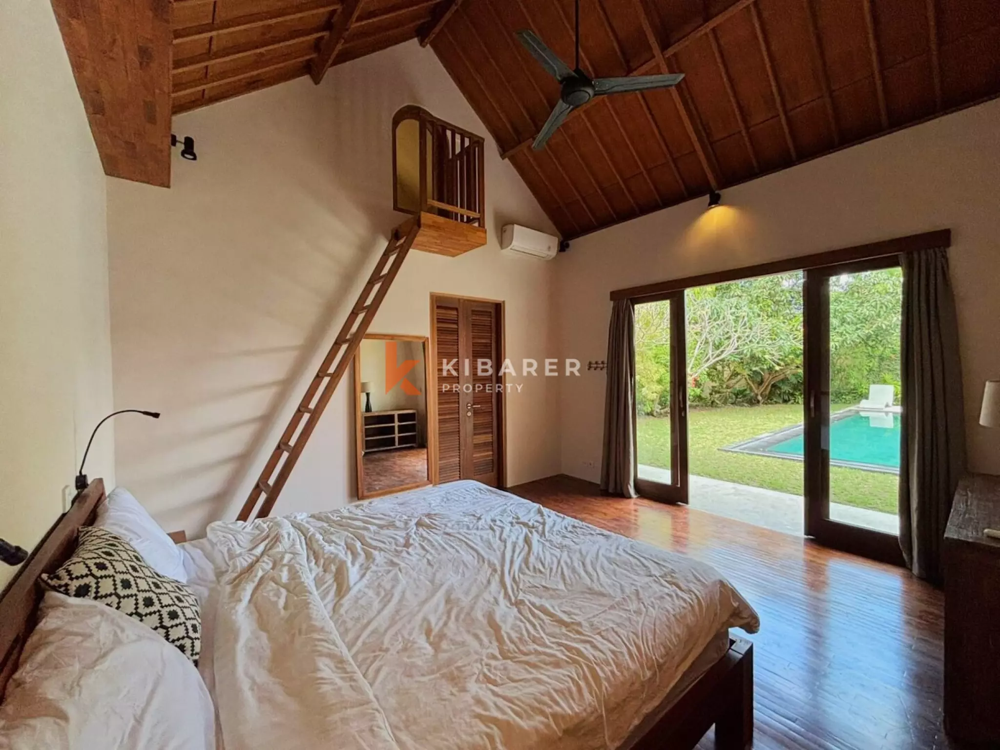Quiet Three Bedroom Open Villa in Berawa with Big Pool & Spacious Garden — image 8