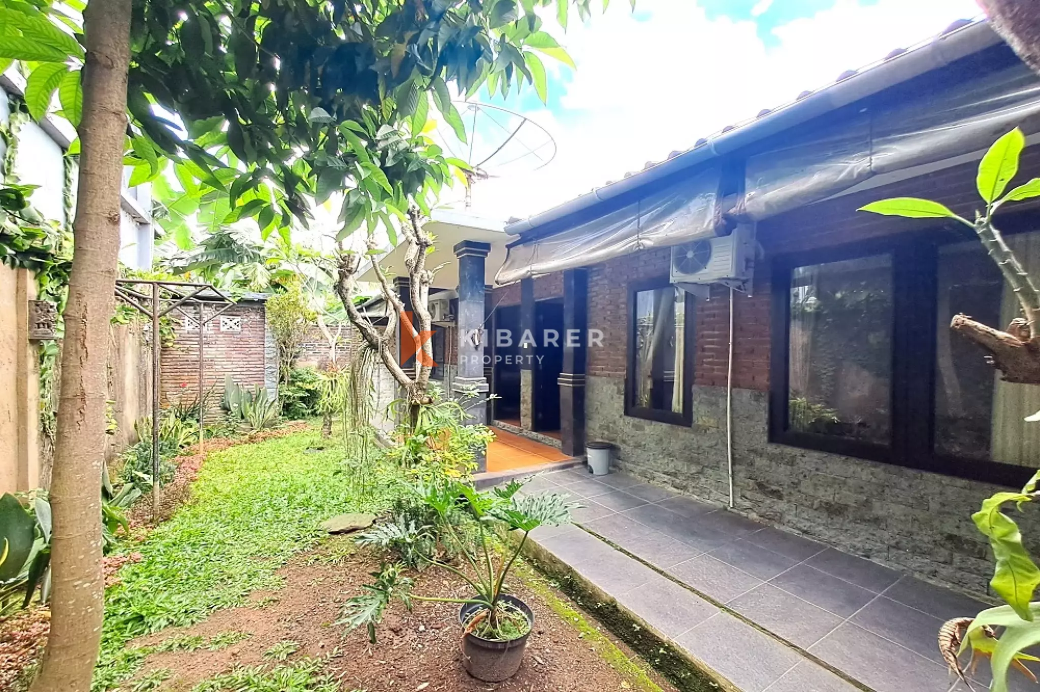 Comfortable 2-Bedroom Villa with Rooftop Gazebo in Babakan Canggu — image 1
