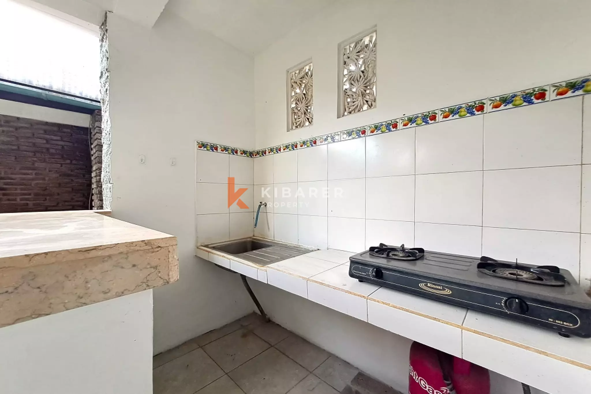 Comfortable 2-Bedroom Villa with Rooftop Gazebo in Babakan Canggu — image 4