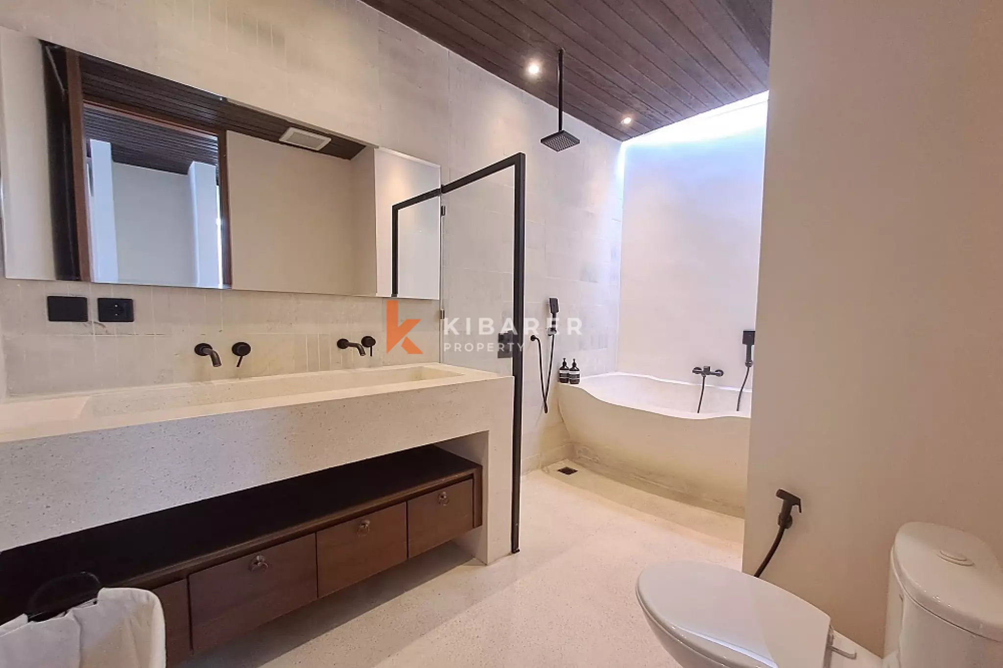 Elegant Two-Bedroom Tropical Villa in Tumbak Bayuh — image 18