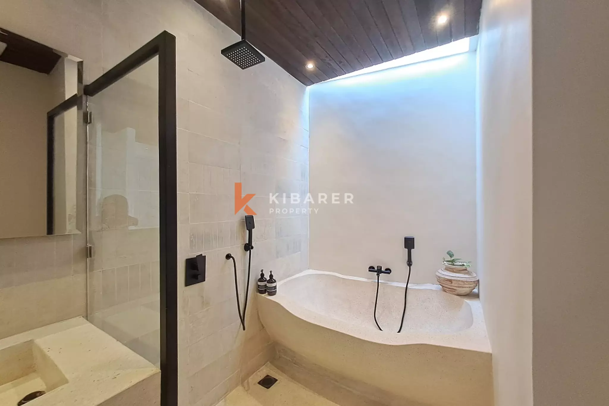 Elegant Two-Bedroom Tropical Villa in Tumbak Bayuh — image 19