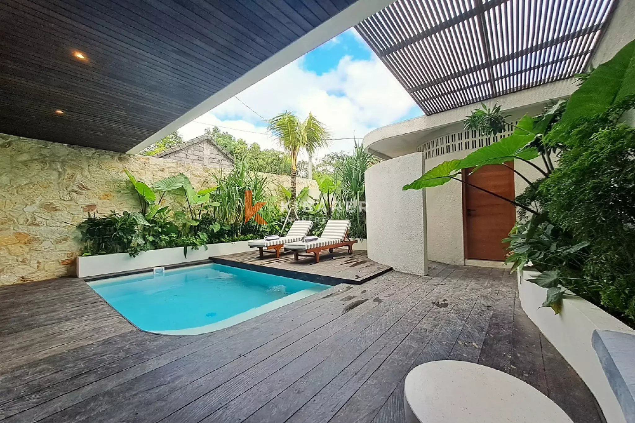 Elegant Two-Bedroom Tropical Villa in Tumbak Bayuh — image 2
