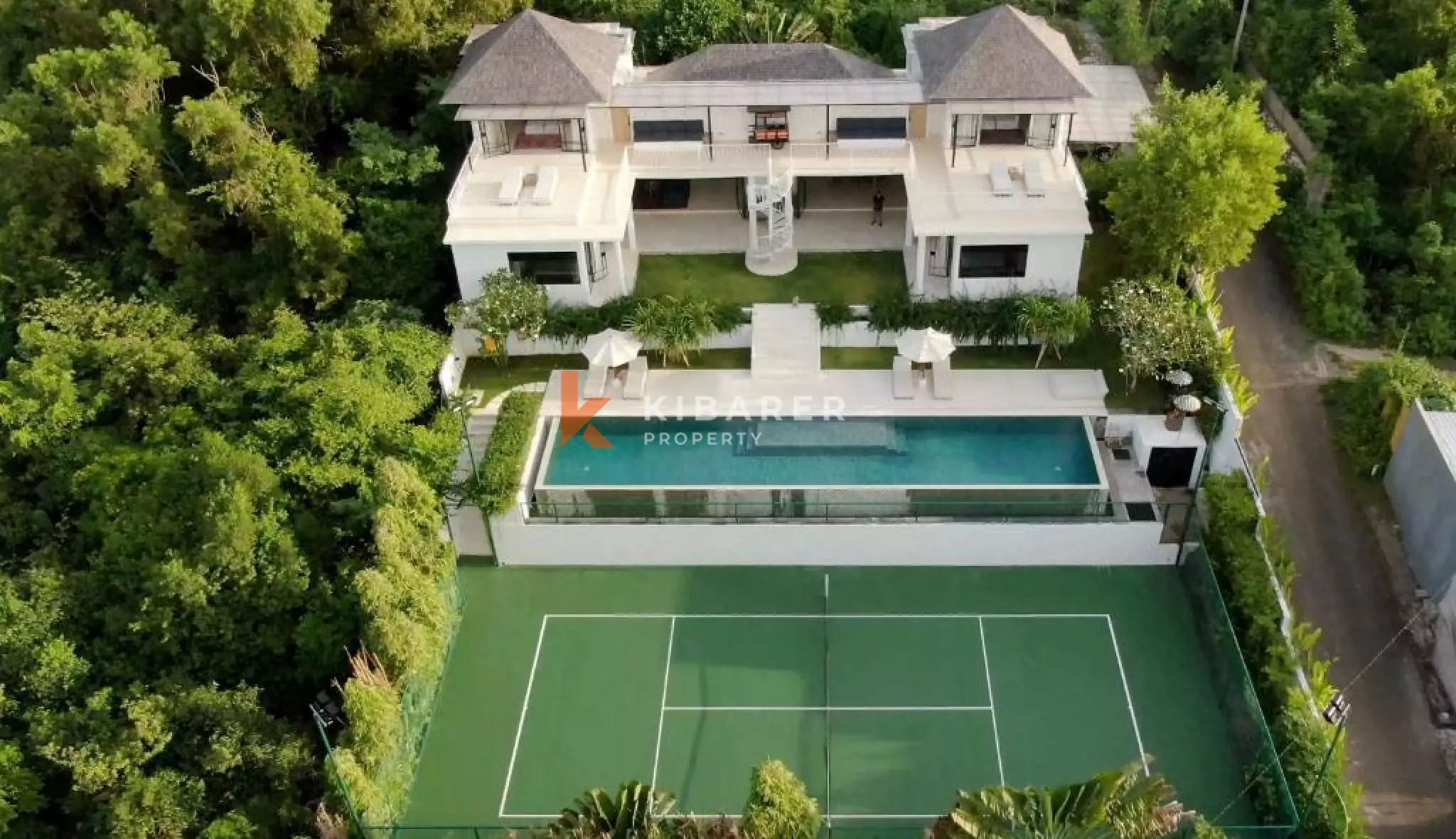 Luxurious Six Bedroom Villa in Balangan Hill — image 1
