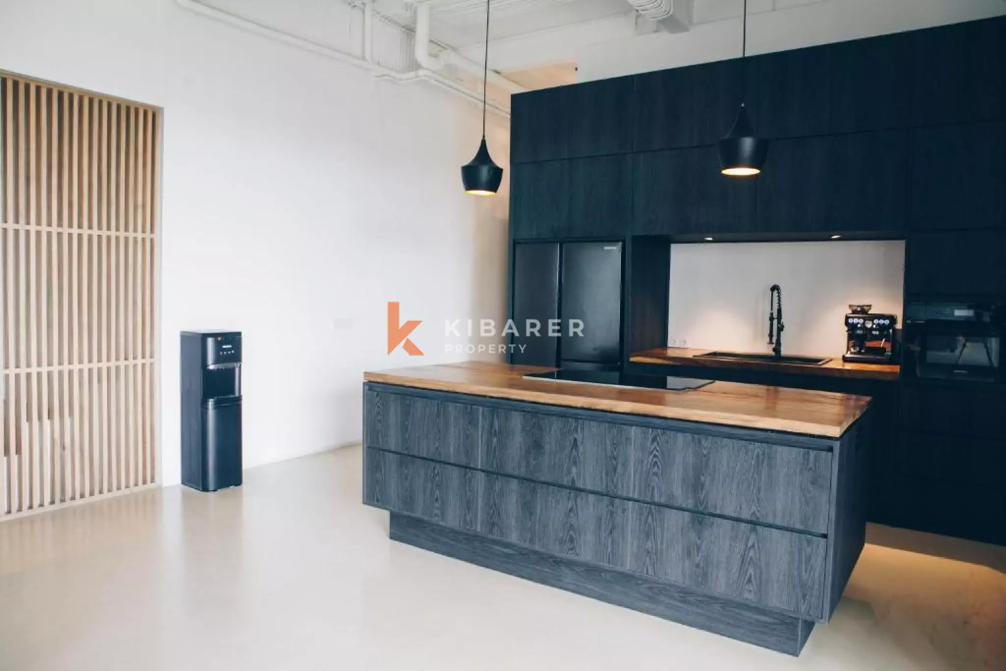 Luxurious Six Bedroom Villa in Balangan Hill — image 8