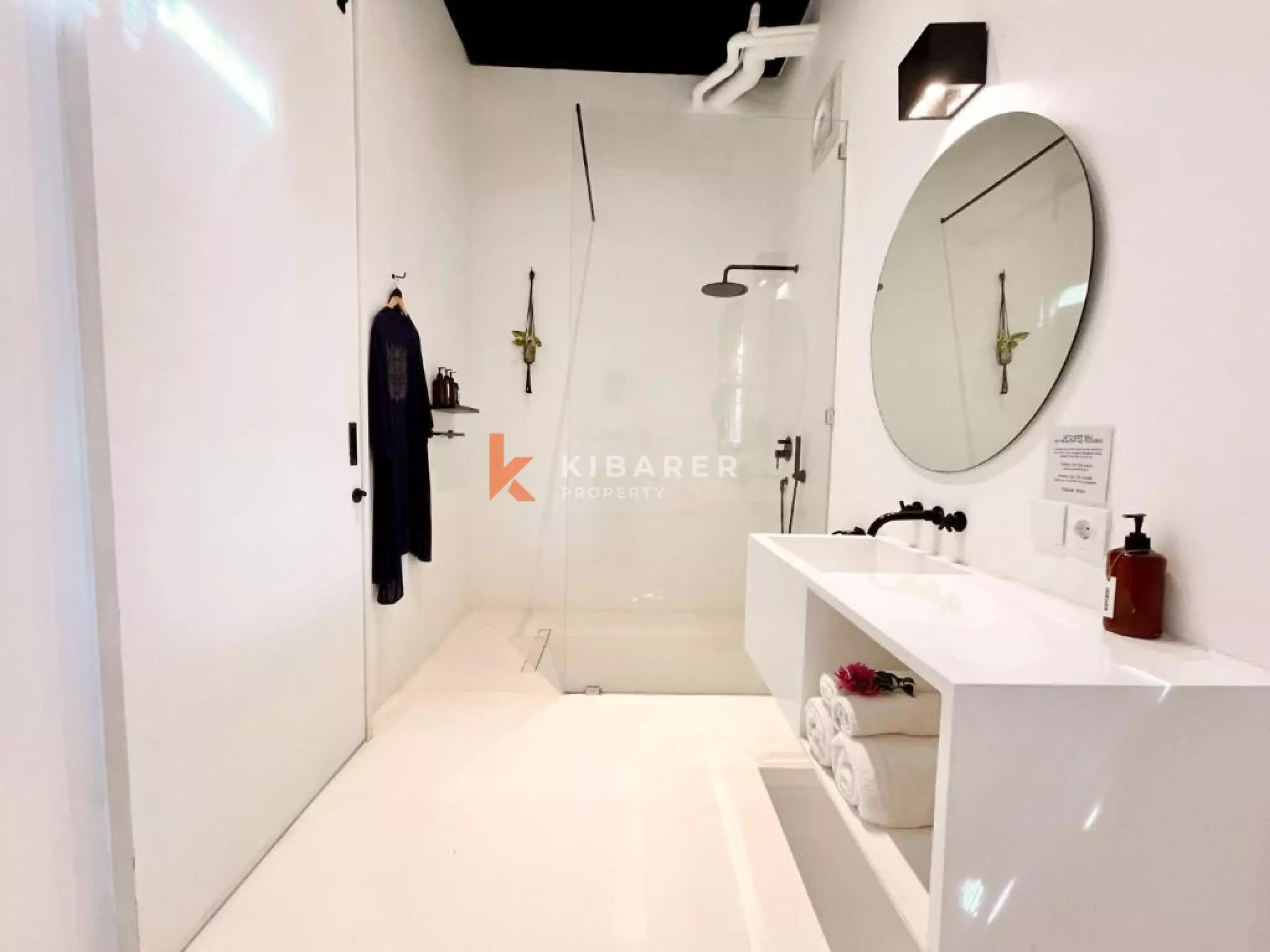 Luxurious Six Bedroom Villa in Balangan Hill — image 17