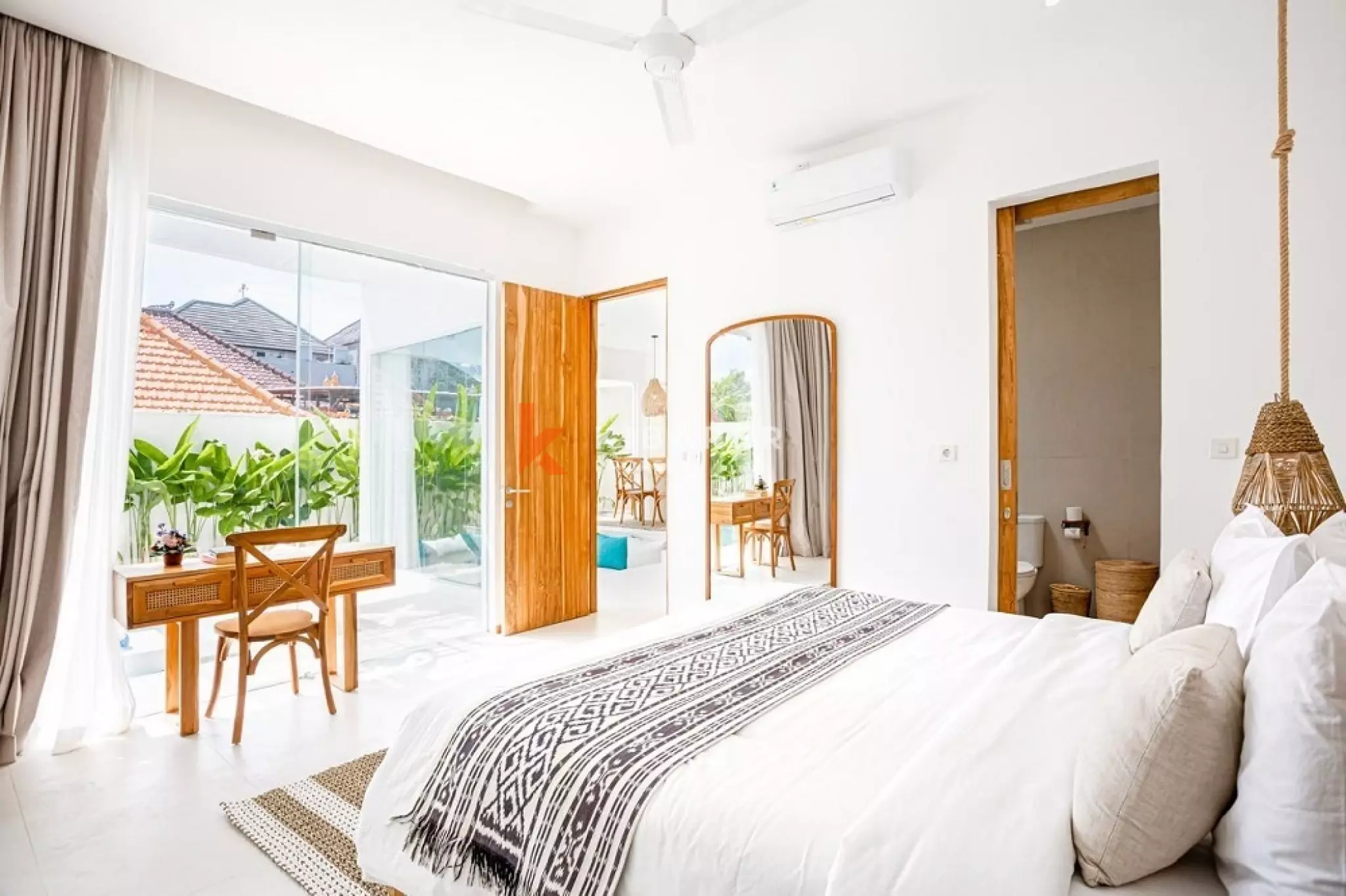 Modern Rooftop Two-Bedrooms Villa with Facilities in Tumbak Bayuh — image 6