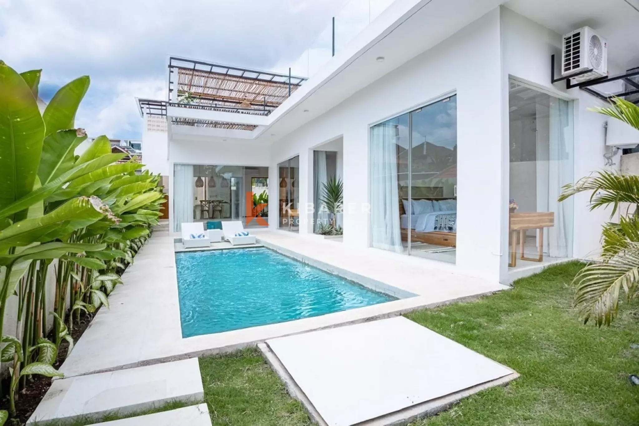 Modern Two-Bedroom Roof Villa with Facilities in Tumbak Bayuh — image 1
