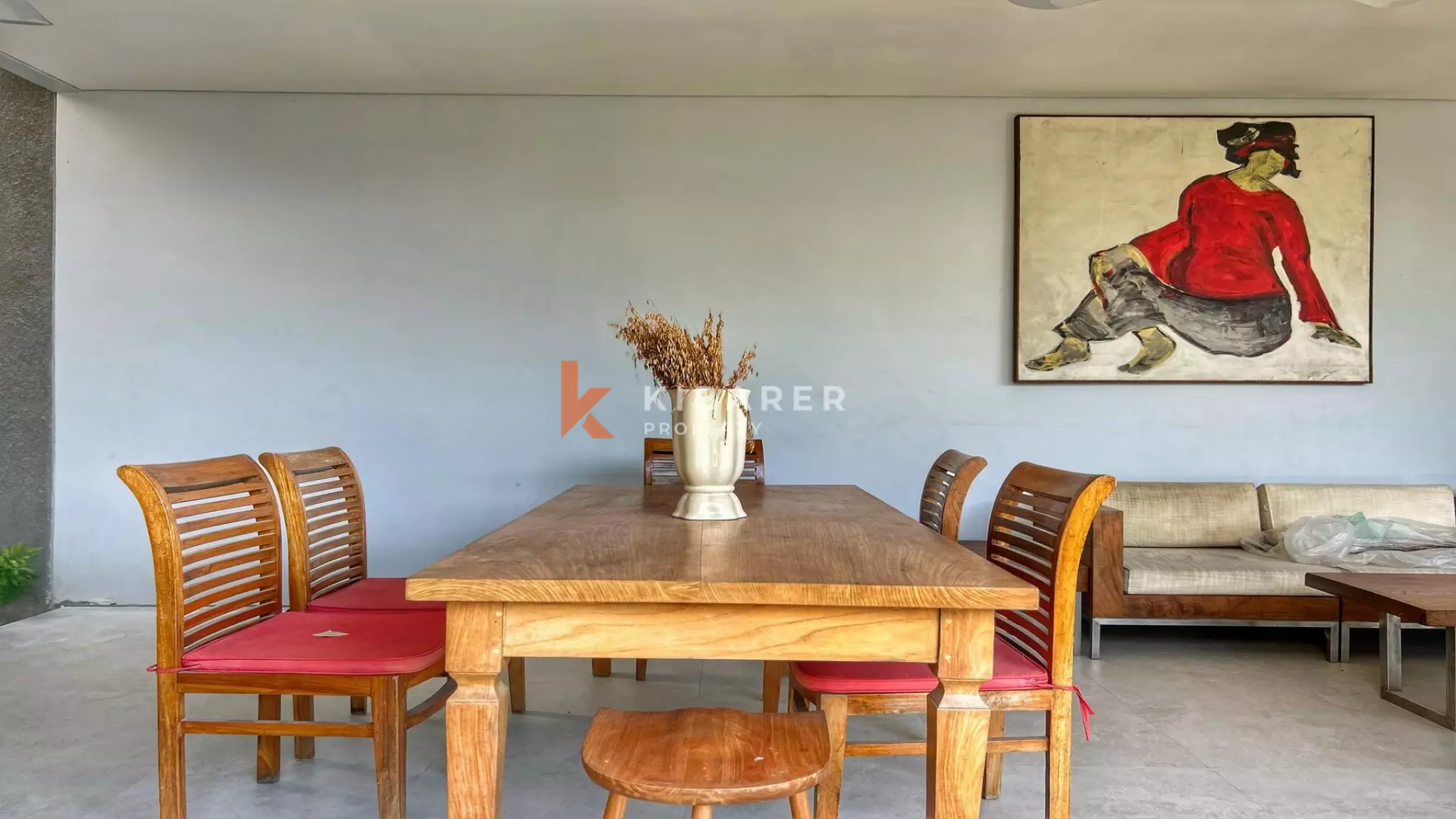 Charming Modern Two-Bedroom Villa with Enclosed Living Room in Tumbak Bayuh — image 4