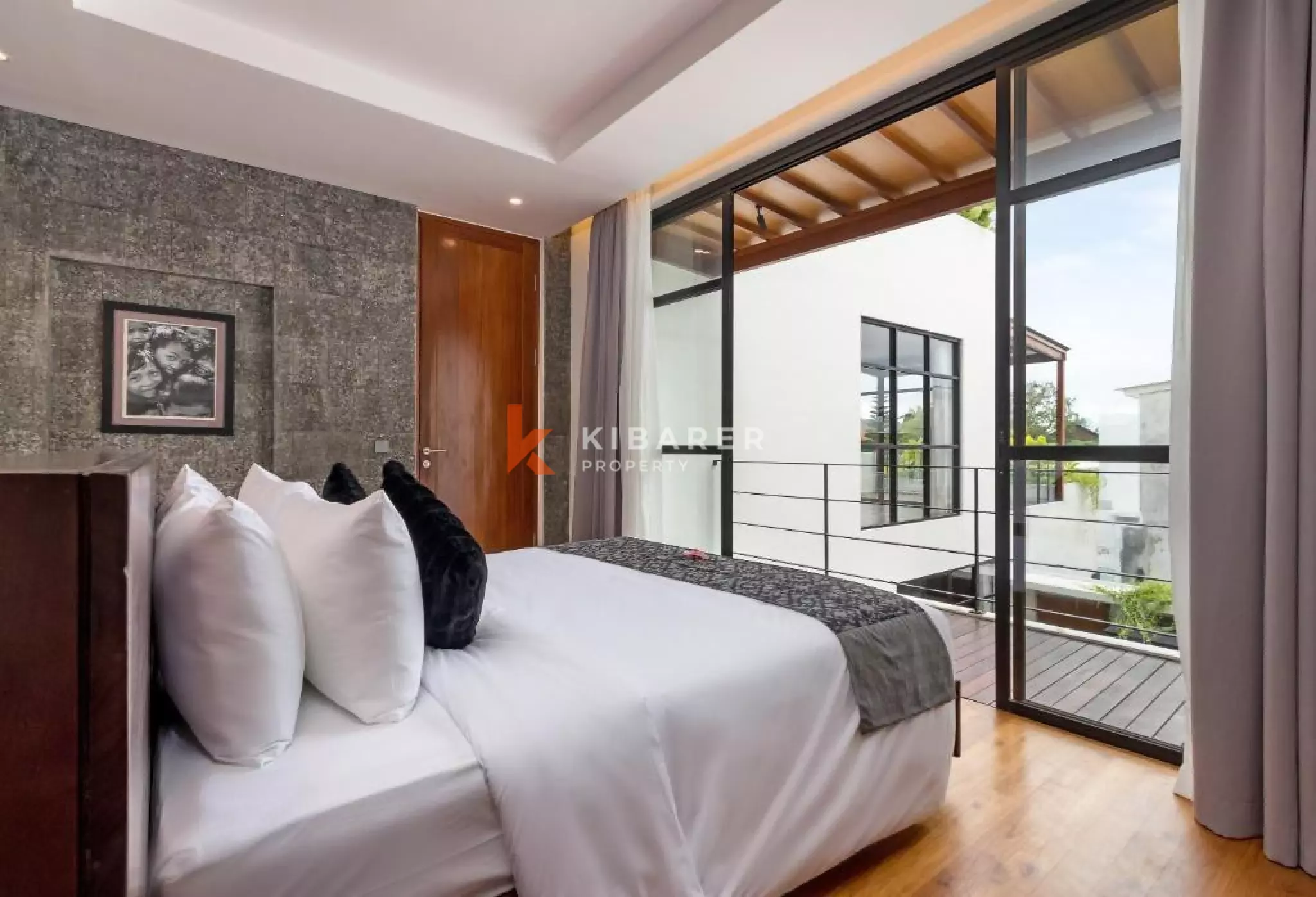 Luxurious Three-Bedroom Villa in Berawa — image 18
