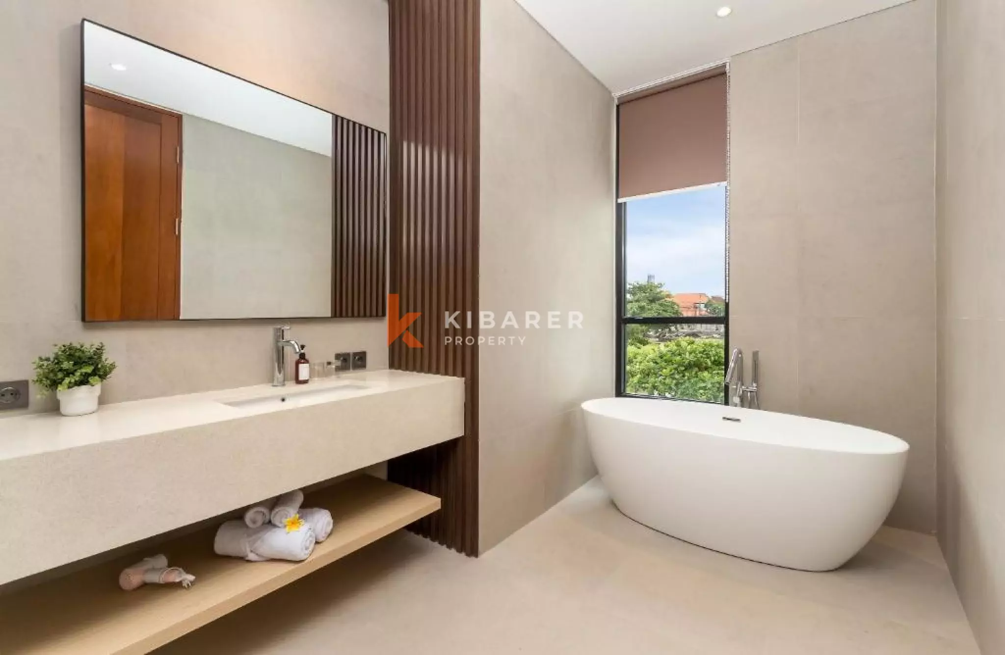 Luxurious Three-Bedroom Villa in Berawa — image 11