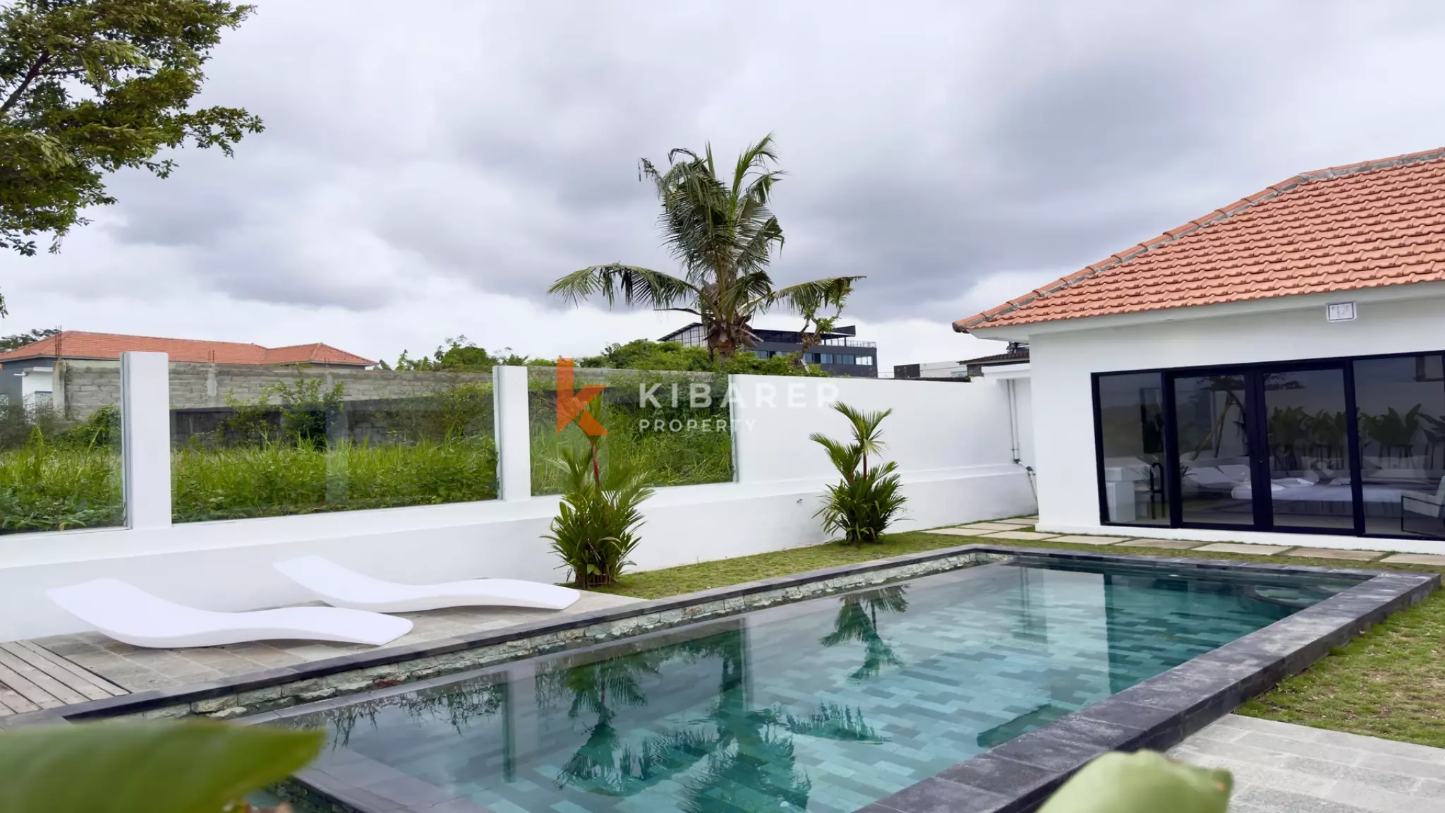 Modern Two-Bedroom Villa with Cinema Projector and Private Garden in Pererenan — image 4