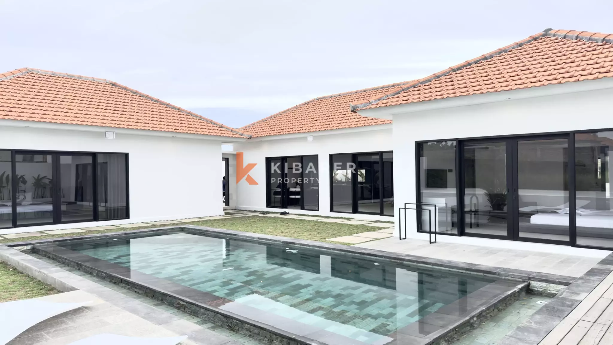 Modern Two-Bedroom Villa with Cinema Projector and Private Garden in Pererenan — image 3