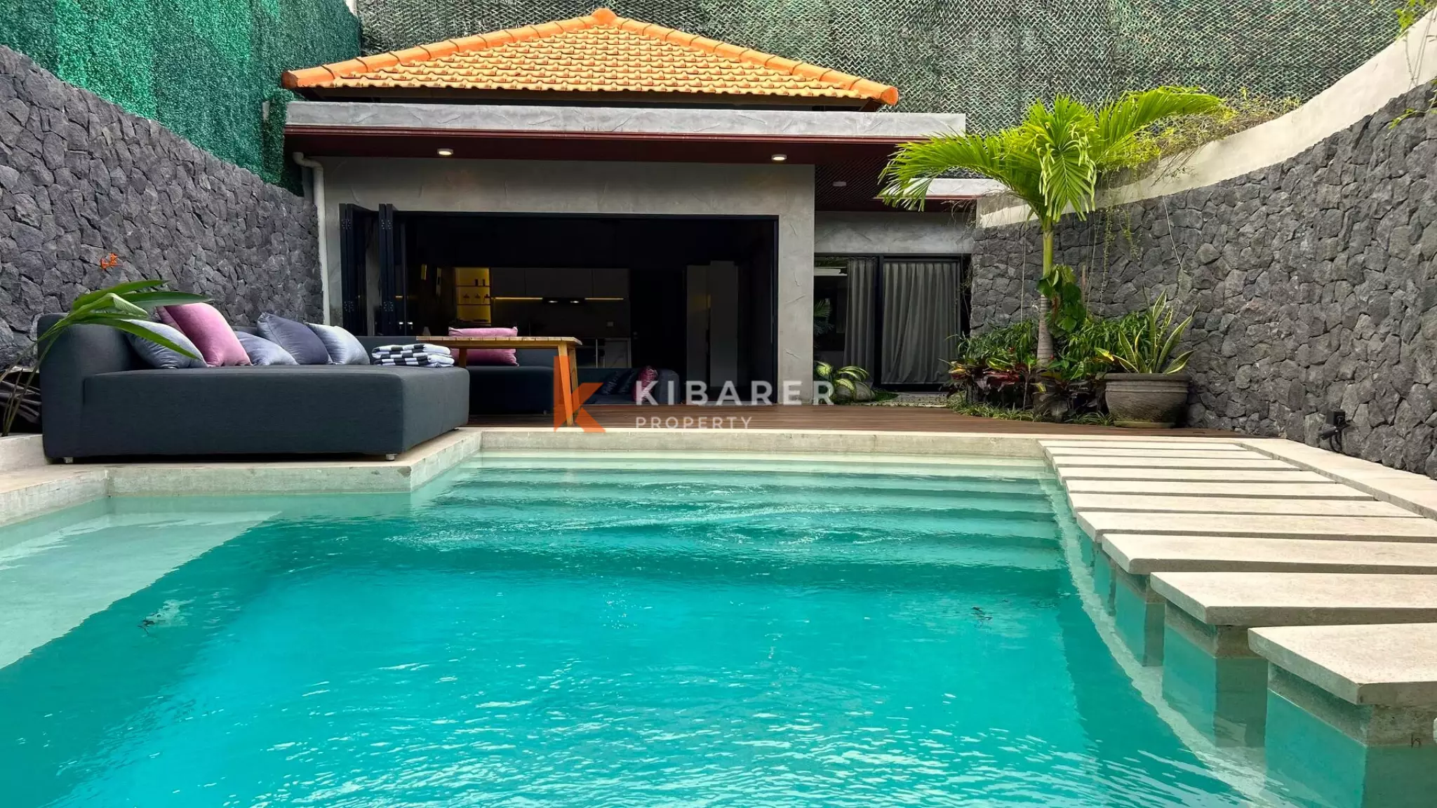 Modern One-Bedroom Tropical Villa with Enclosed Living in Central Canggu — image 2