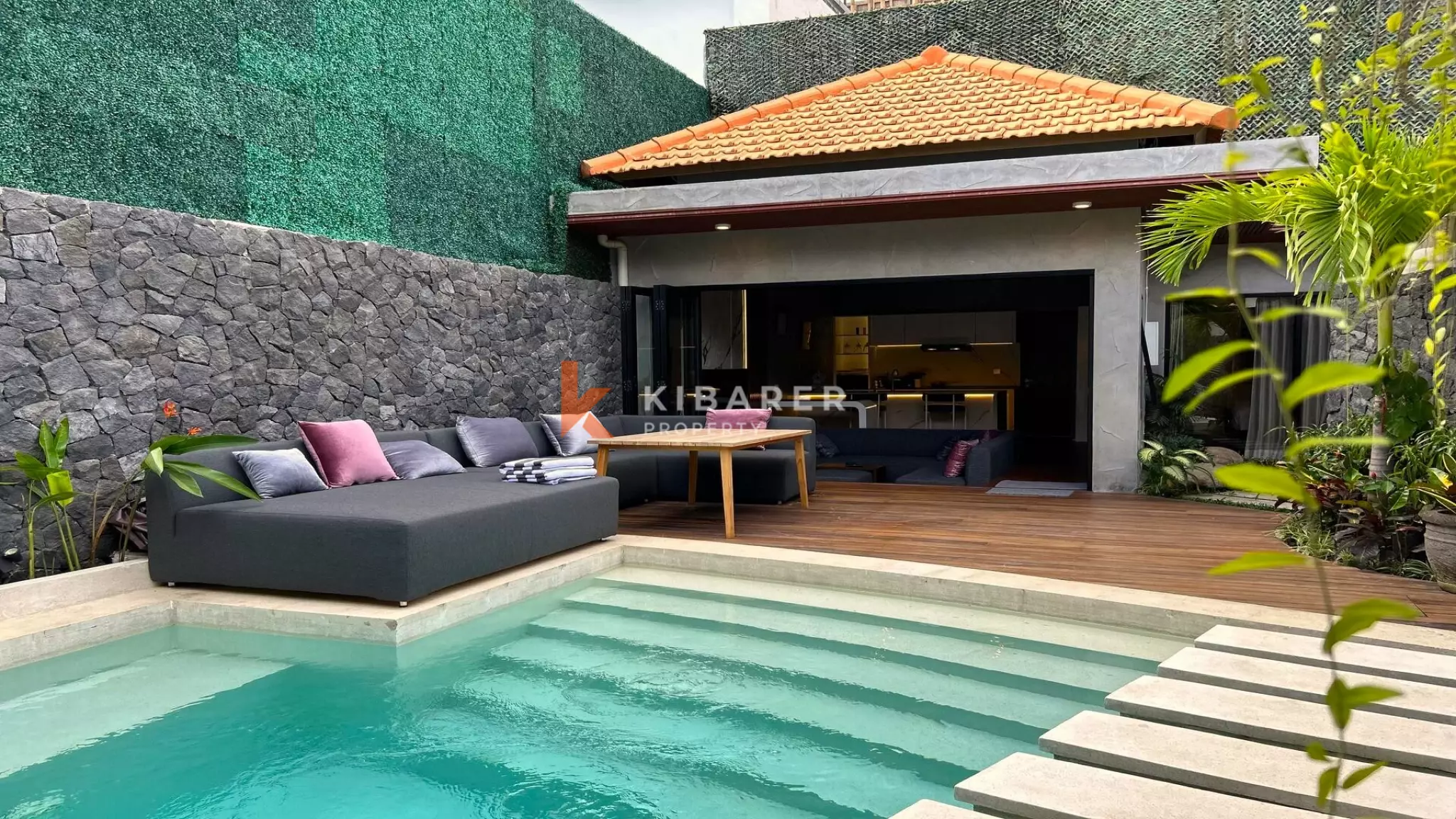 Modern One-Bedroom Tropical Villa with Enclosed Living in Central Canggu — image 4