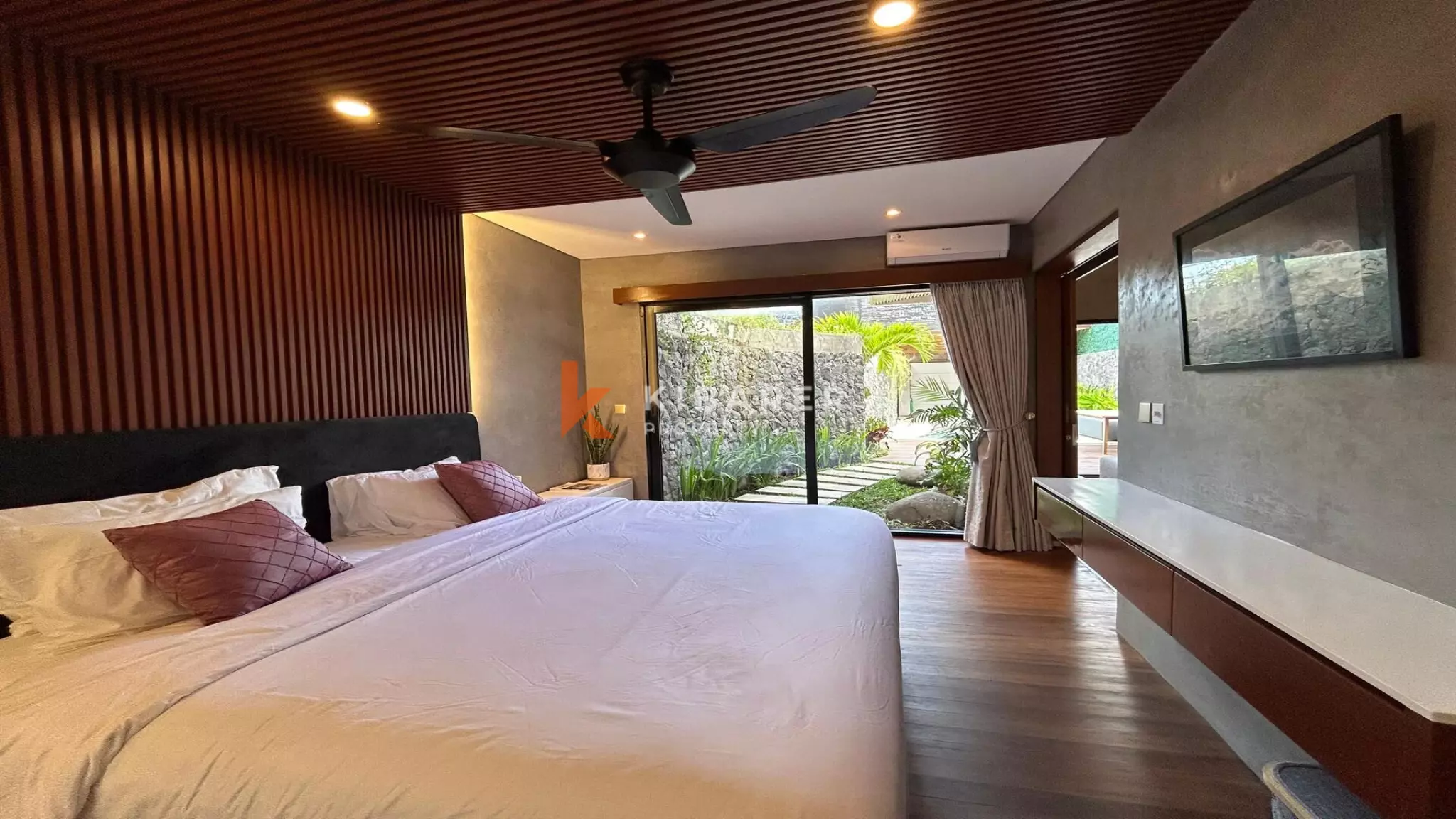 Modern One-Bedroom Tropical Villa with Enclosed Living in Central Canggu — image 17