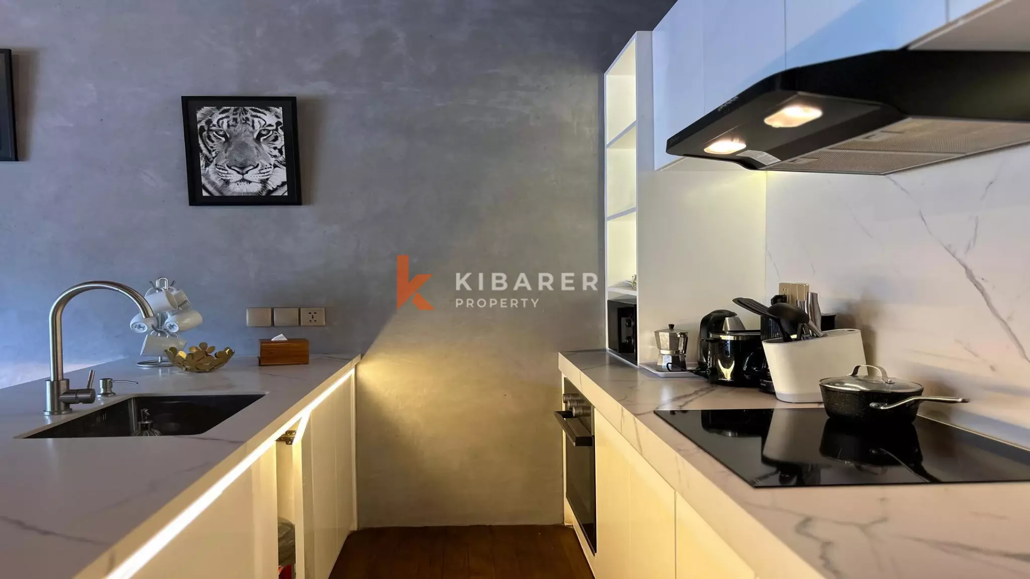 Modern One-Bedroom Tropical Villa with Enclosed Living in Central Canggu — image 12