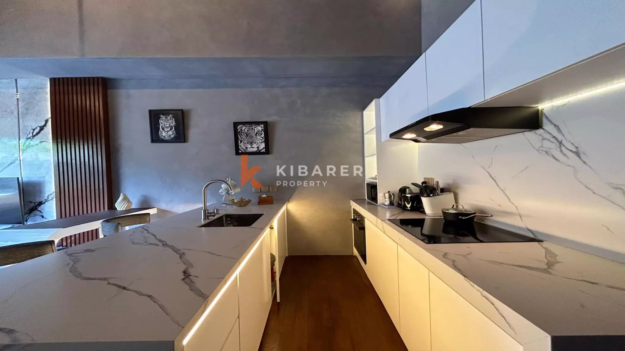 Modern One-Bedroom Tropical Villa with Enclosed Living in Central Canggu — image 11