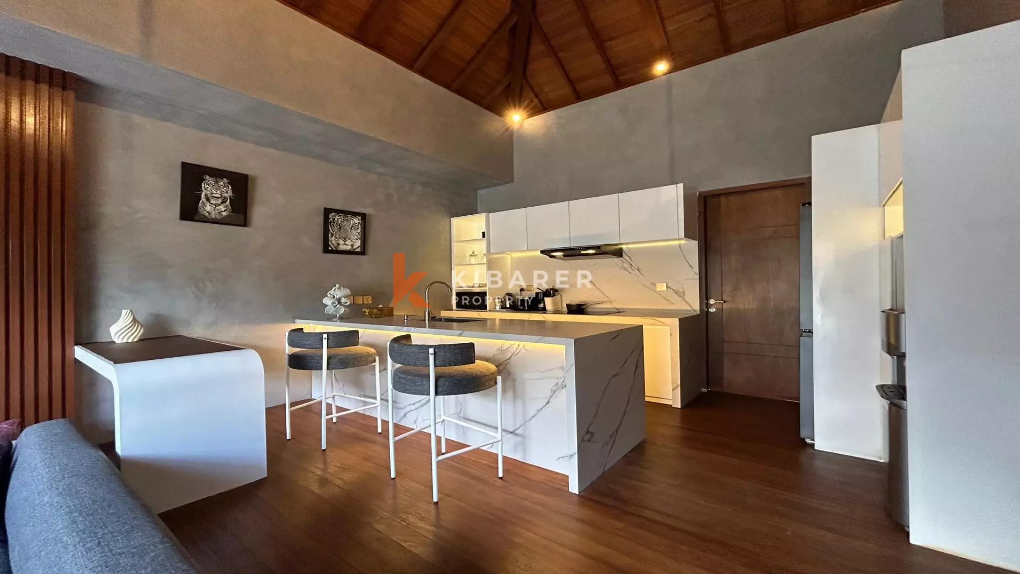 Modern One-Bedroom Tropical Villa with Enclosed Living in Central Canggu — image 9