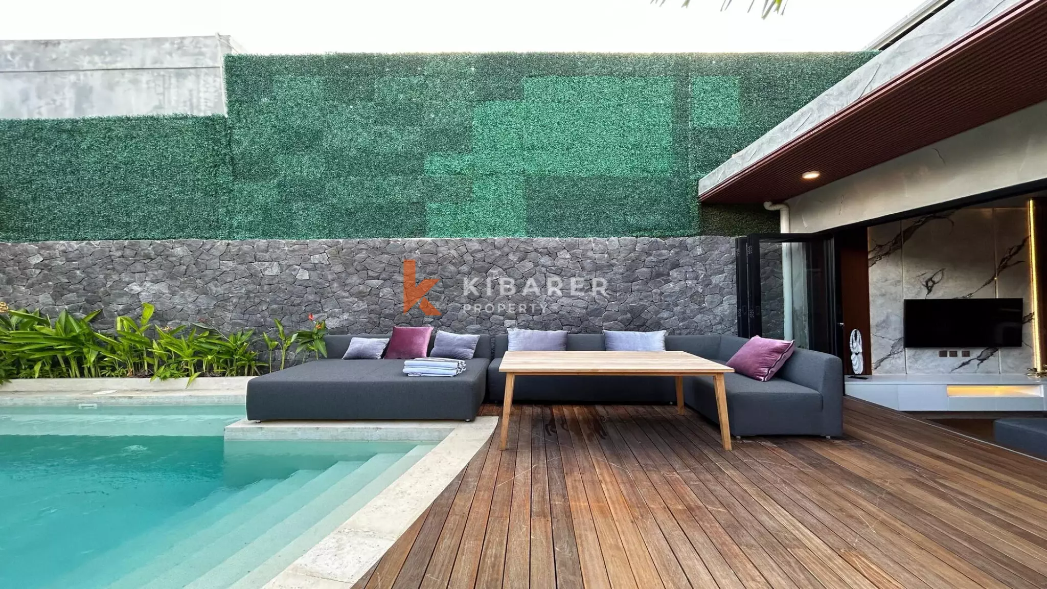 Modern One-Bedroom Tropical Villa with Enclosed Living in Central Canggu — image 5