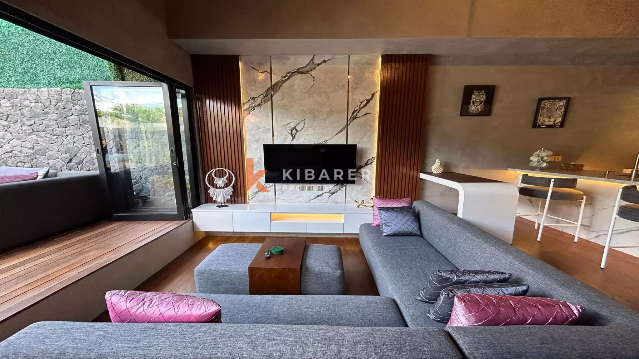 Modern One-Bedroom Tropical Villa with Enclosed Living in Central Canggu — image 8