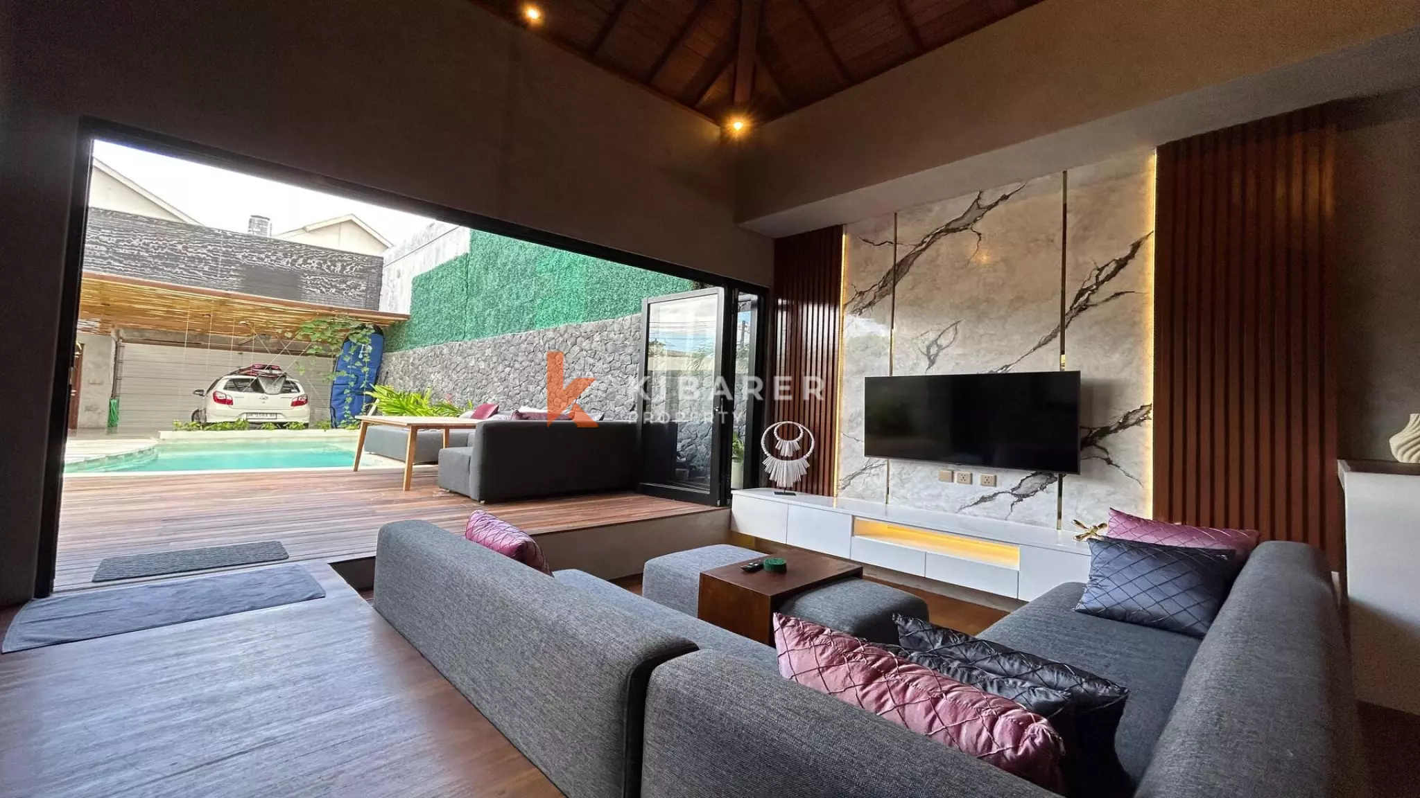 Modern One-Bedroom Tropical Villa with Enclosed Living in Central Canggu — image 3