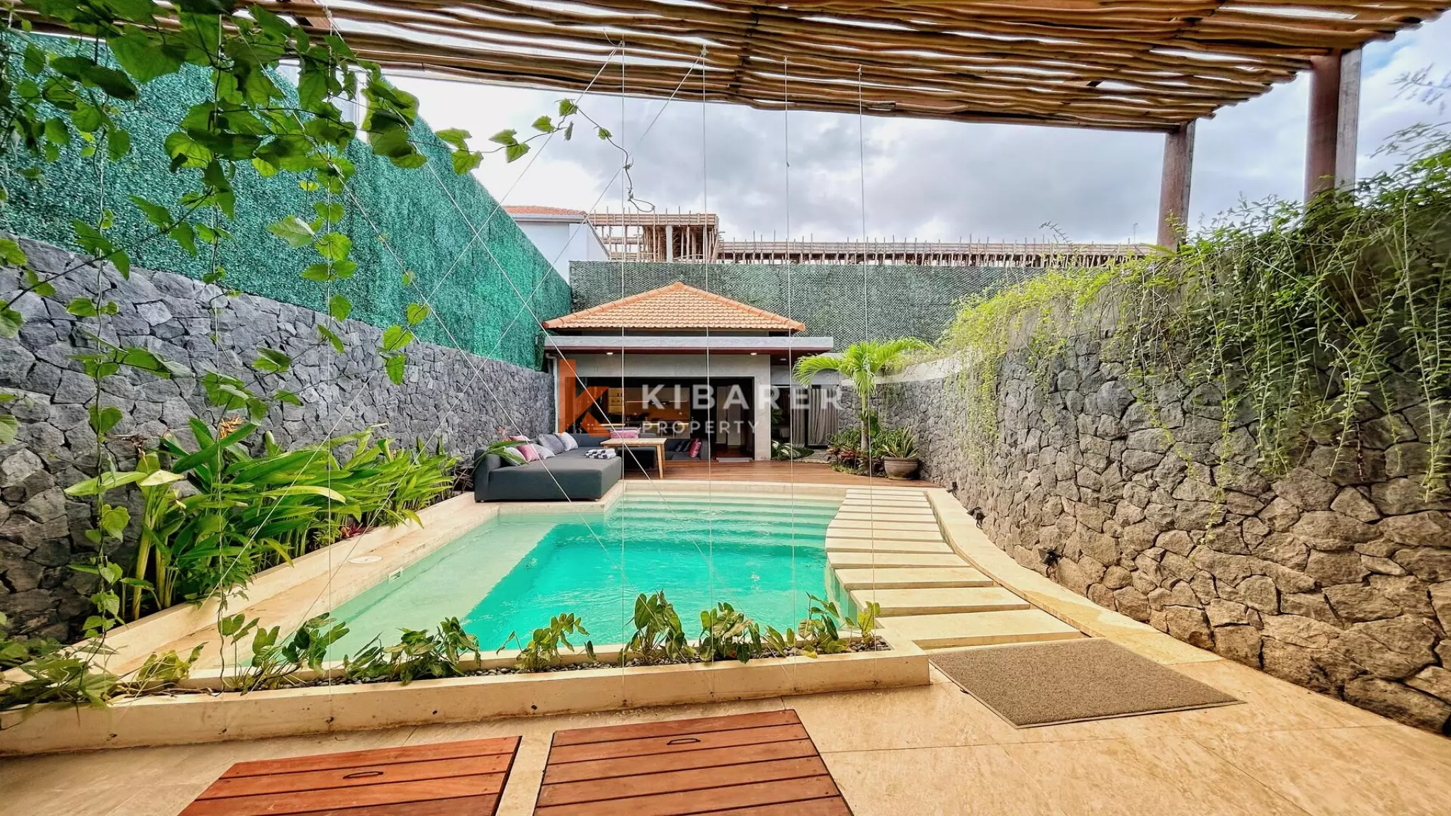 Modern One-Bedroom Tropical Villa with Enclosed Living in Central Canggu — image 6