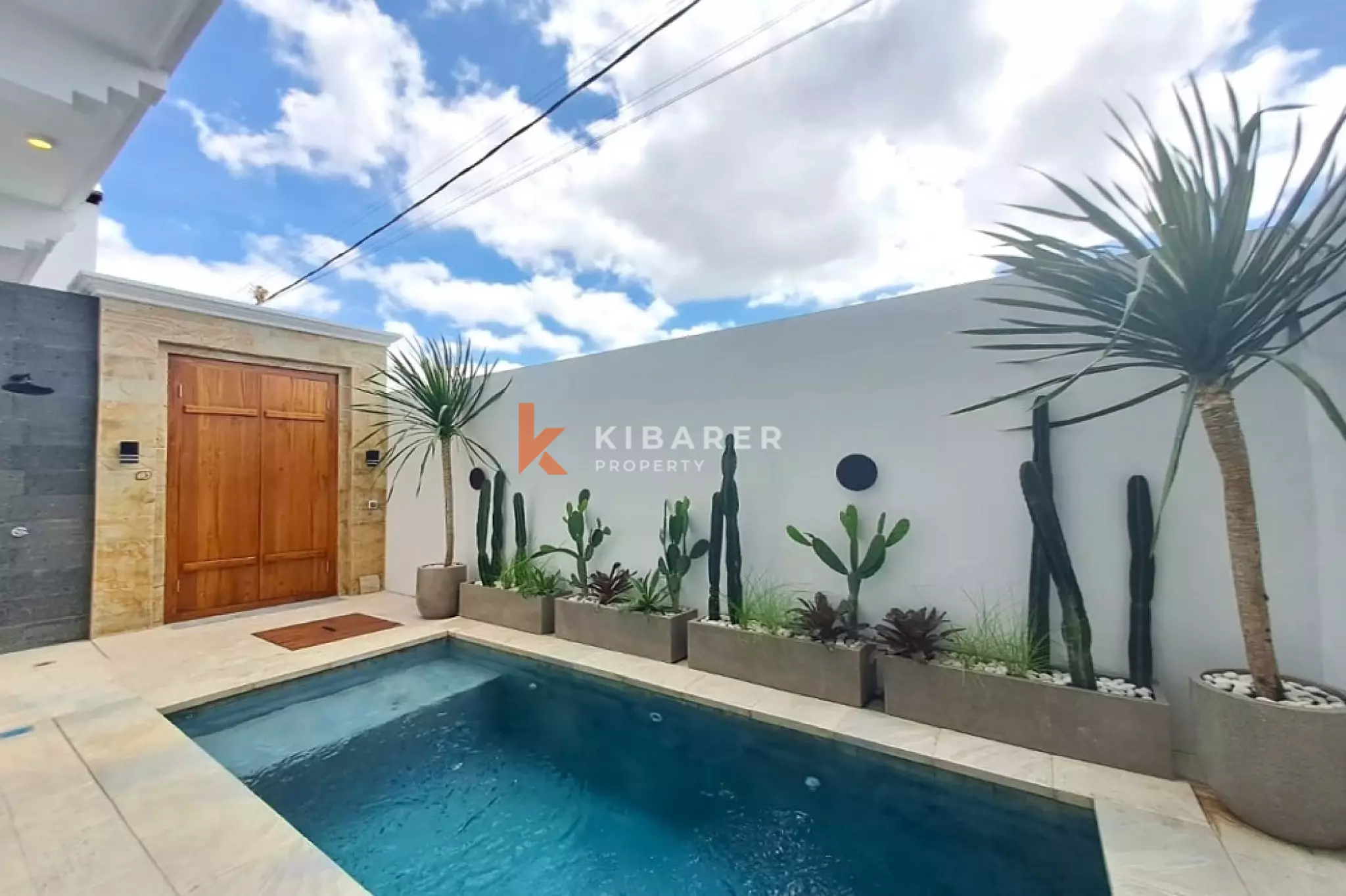 Modern Rooftop Villa with Private Pool in Tumbak Bayuh — image 2