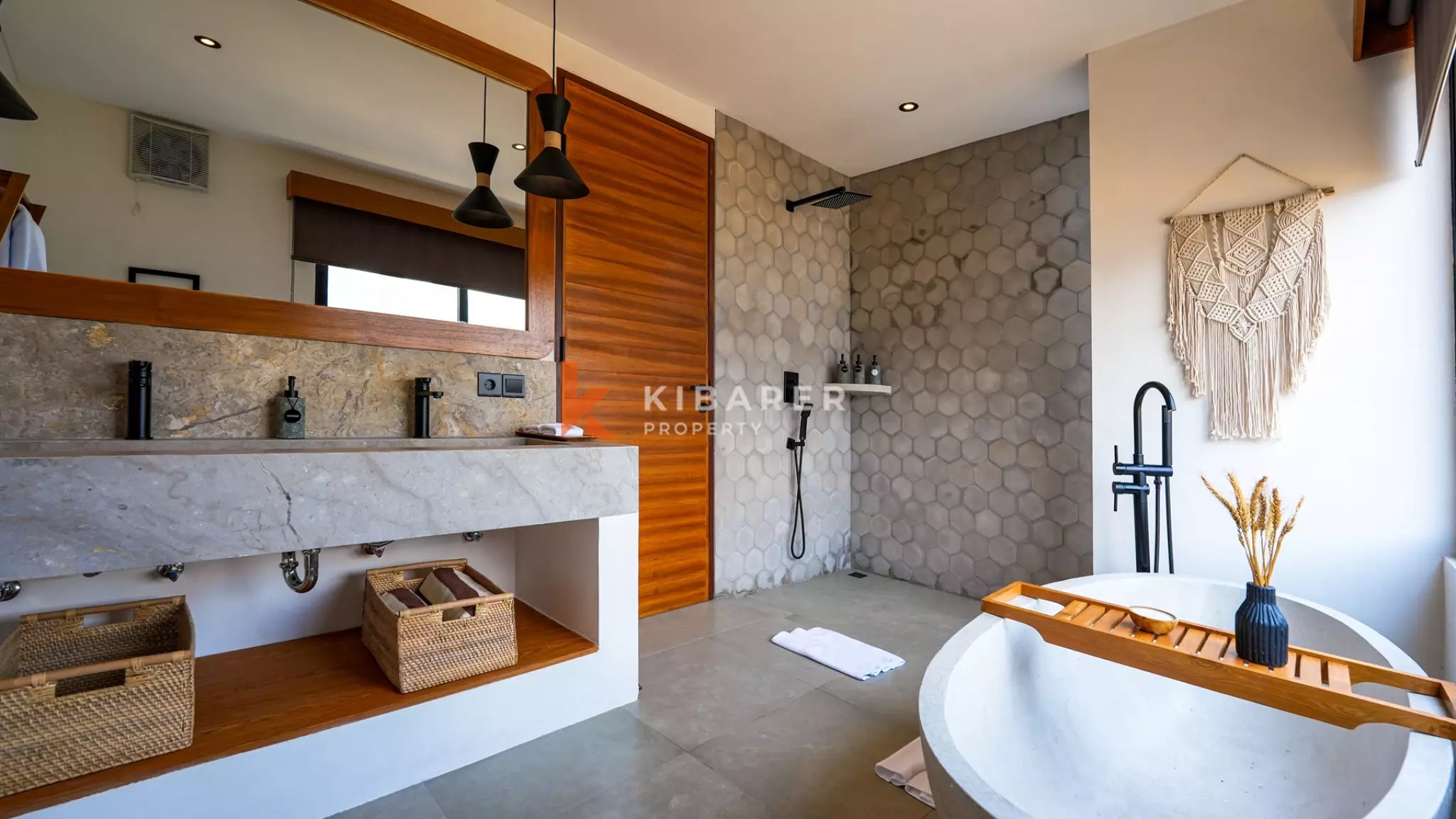 Brand New Three Bedroom Complex Villa within Walking Distance to Cemagi Beach — image 8
