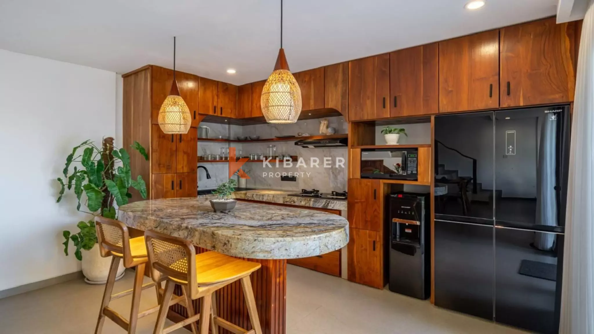 Stunning Three-Bedroom Villa with Rooftop in Pererenan — image 4