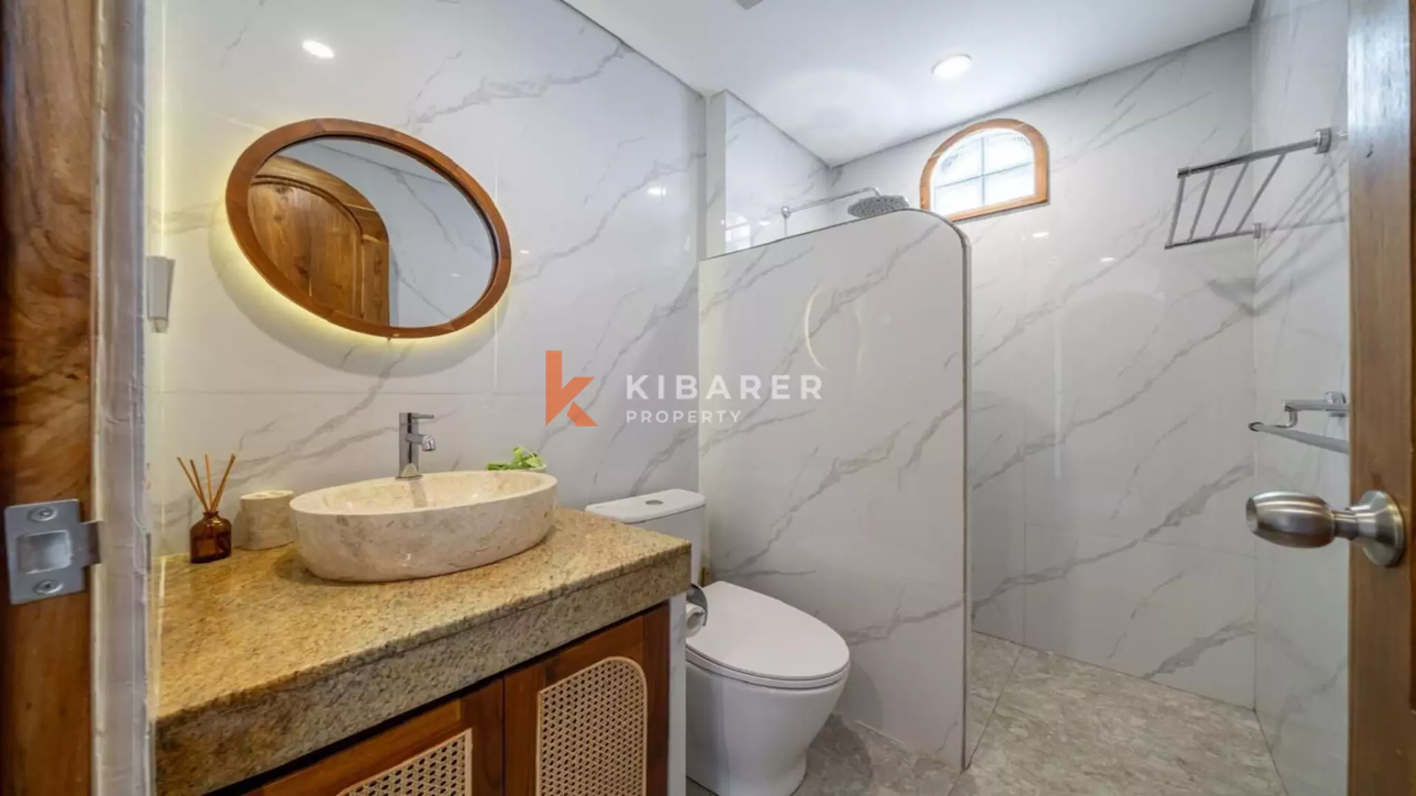 Stunning Three-Bedroom Villa with Rooftop in Pererenan — image 15