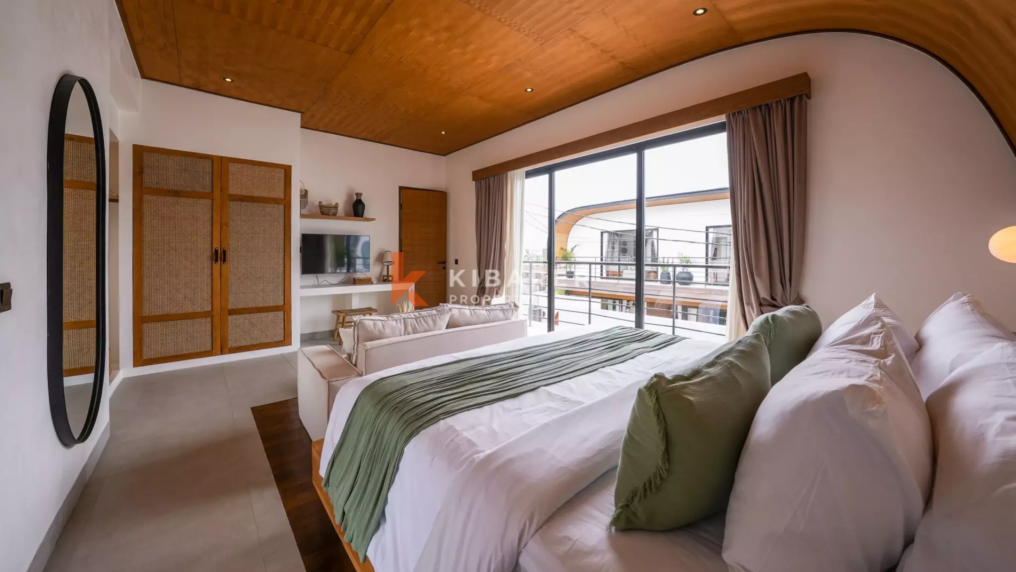 Gorgeous Three-Bedroom Villa with Enclosed Living in Cemagi — image 9