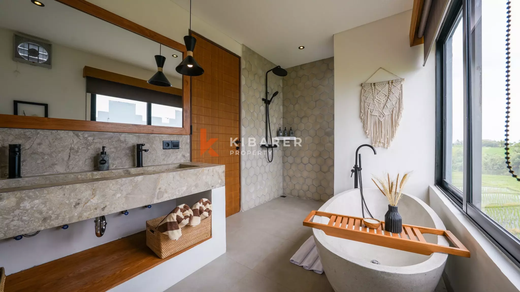 Gorgeous Three-Bedroom Villa with Enclosed Living in Cemagi — image 11