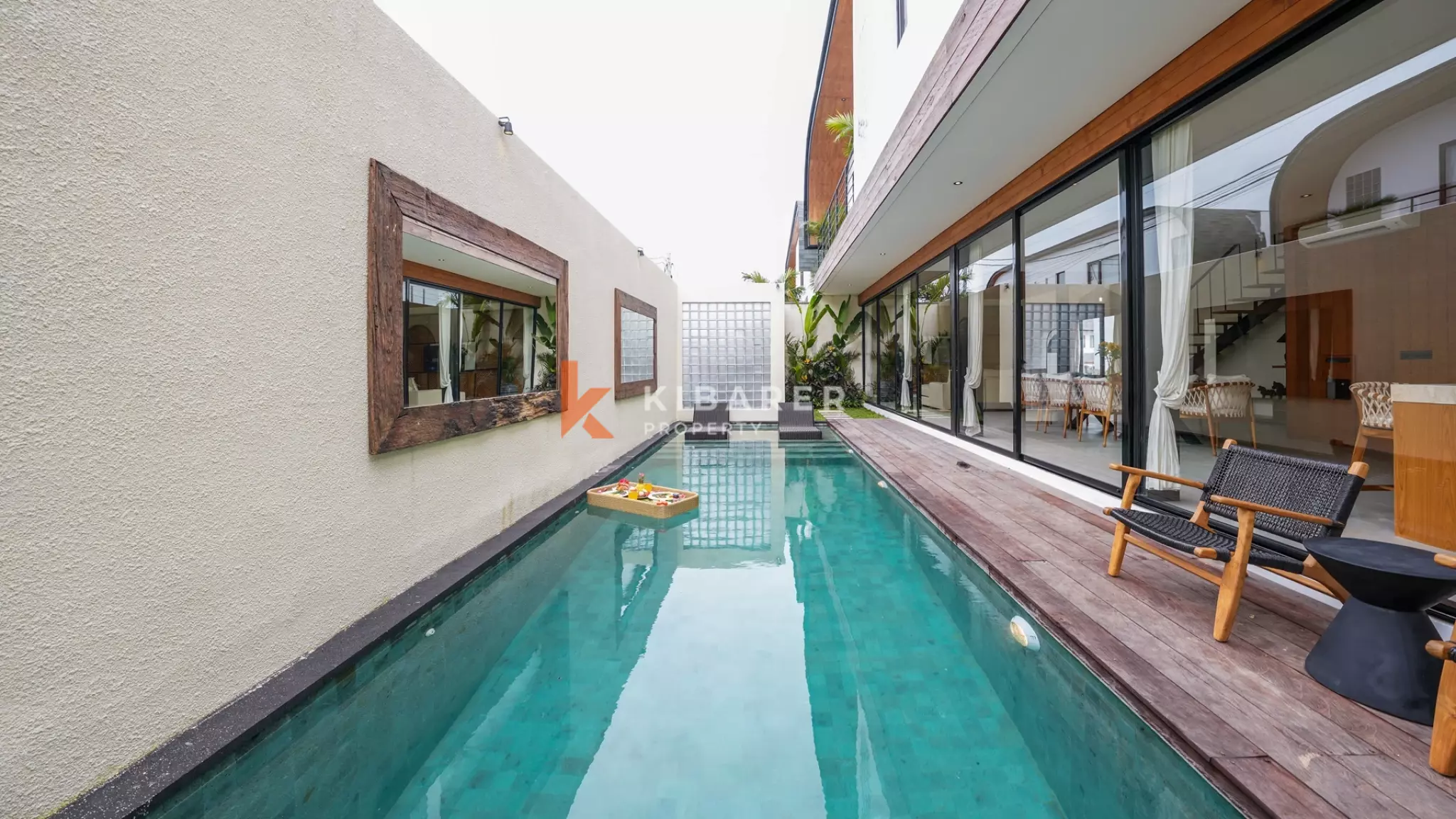 Gorgeous Three-Bedroom Villa with Enclosed Living in Cemagi