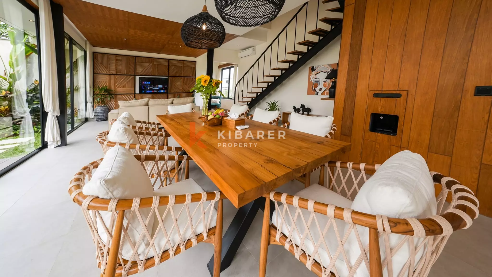 Gorgeous Three-Bedroom Villa with Enclosed Living in Cemagi — image 6