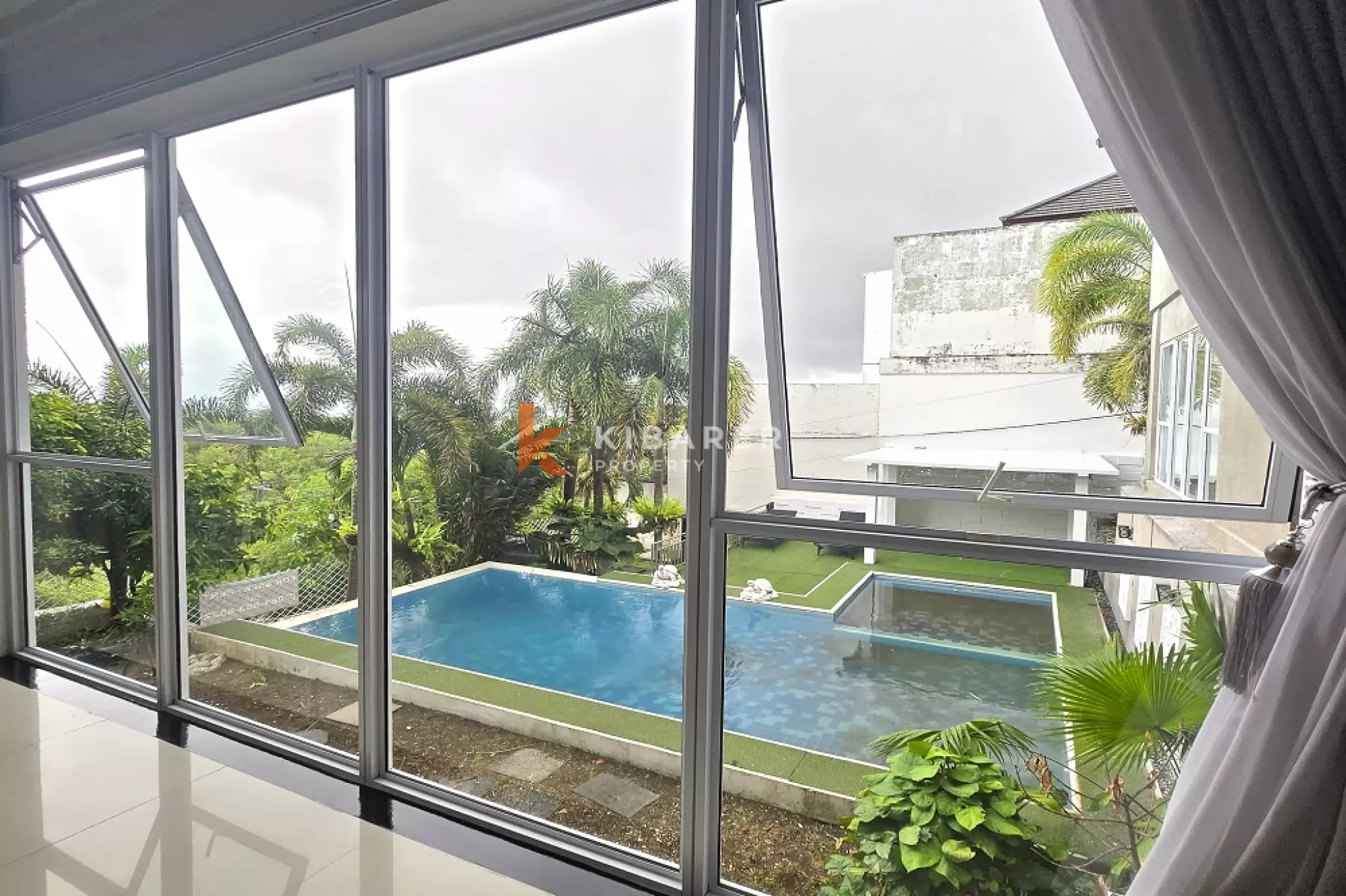 Grande Tropical Four-Bedrooms Villa in Ungasan — image 3