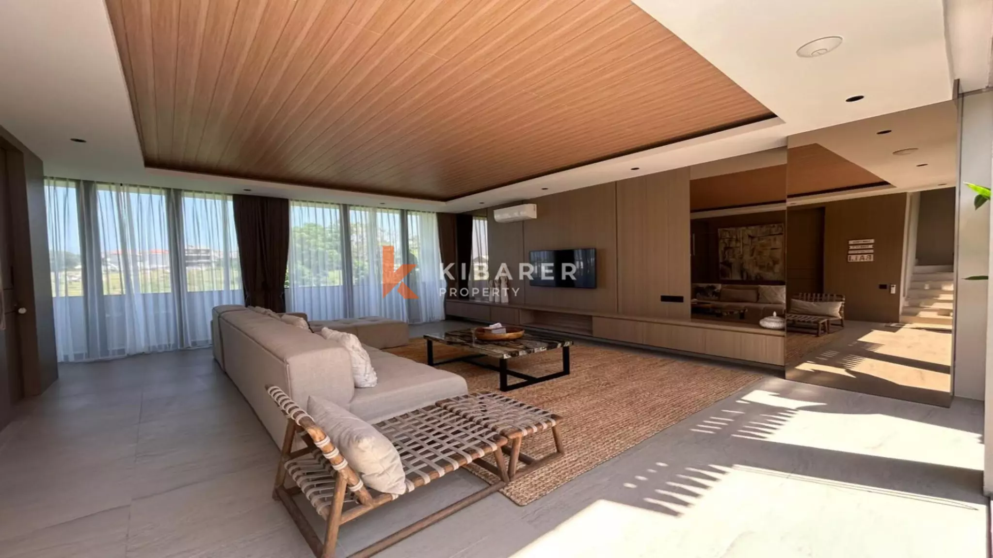 Charming Three-Bedroom Villa with Open Living Space in Canggu — image 7