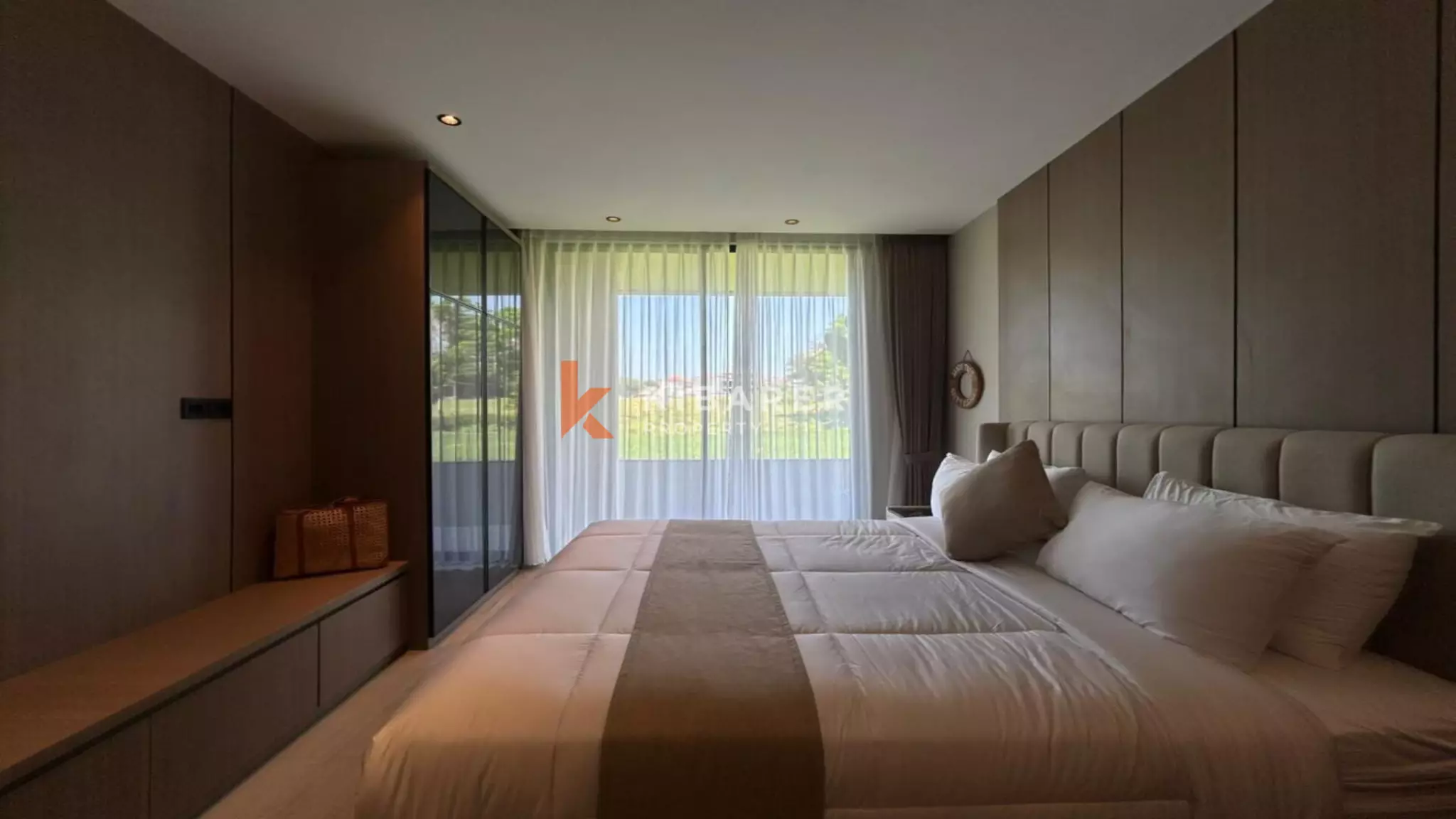 Charming Three-Bedroom Villa with Open Living Space in Canggu — image 10